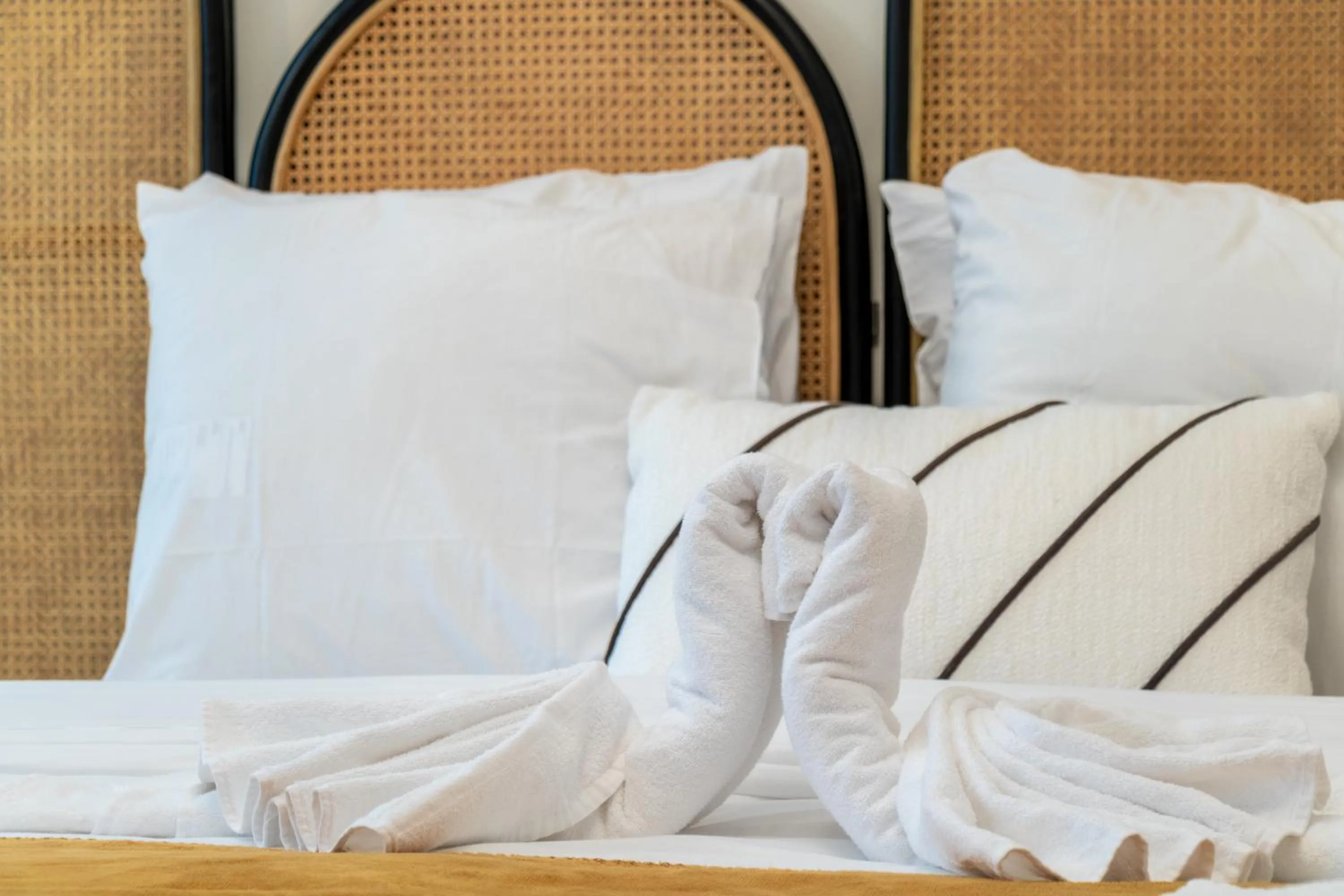 Bed in HotelHome Paris 16