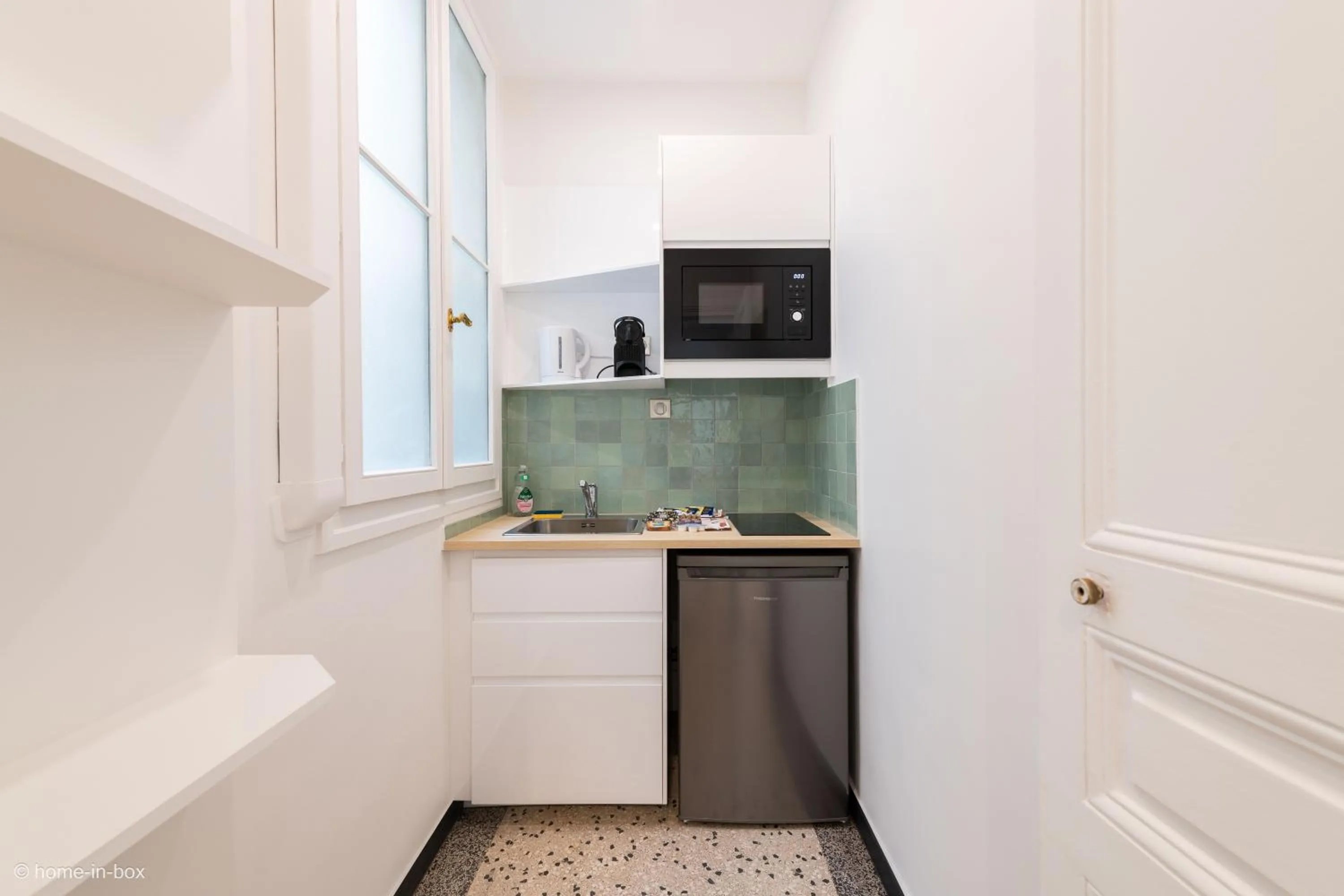 Kitchen or kitchenette in HotelHome Paris 16