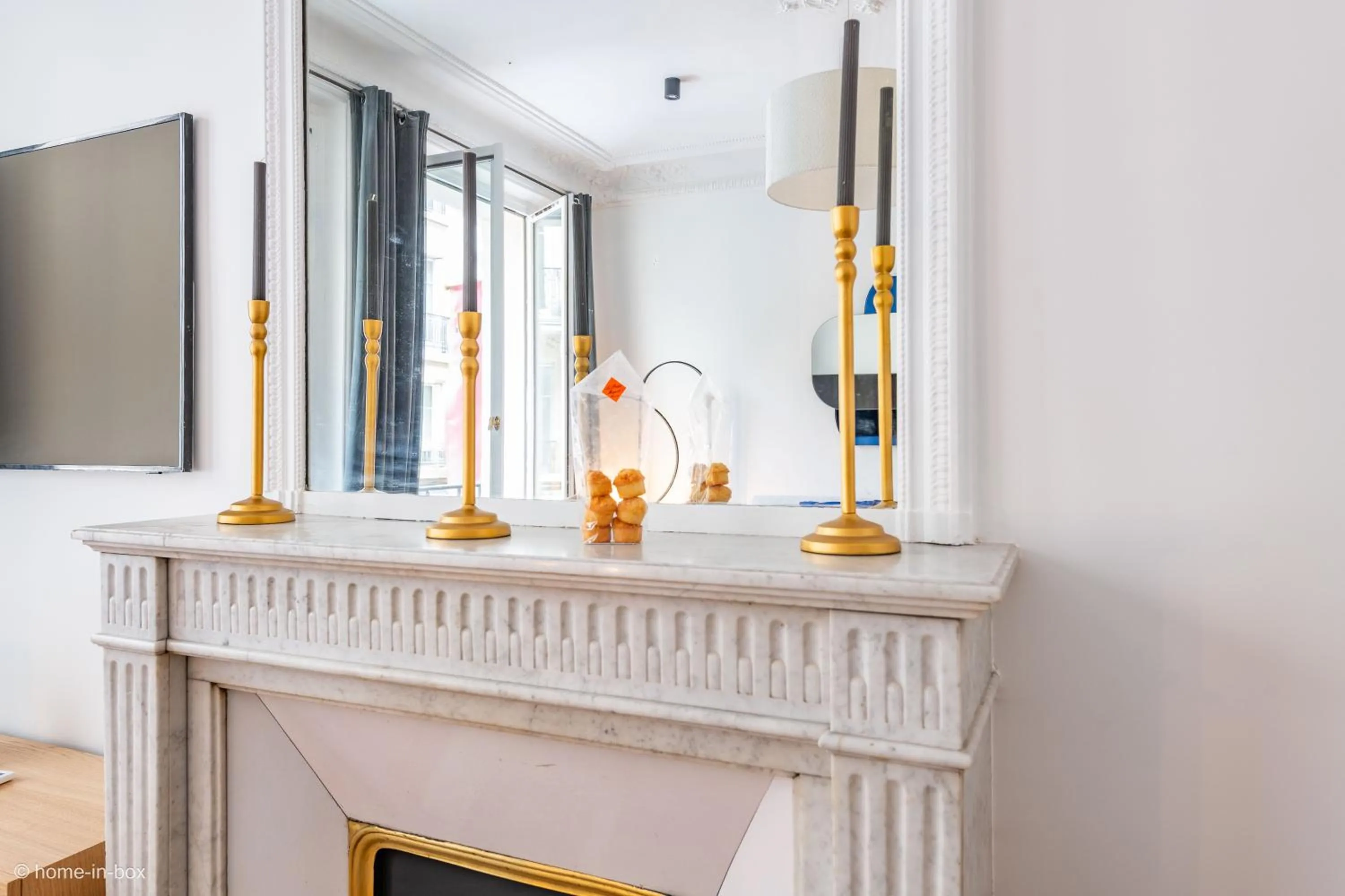 Living room in HotelHome Paris 16