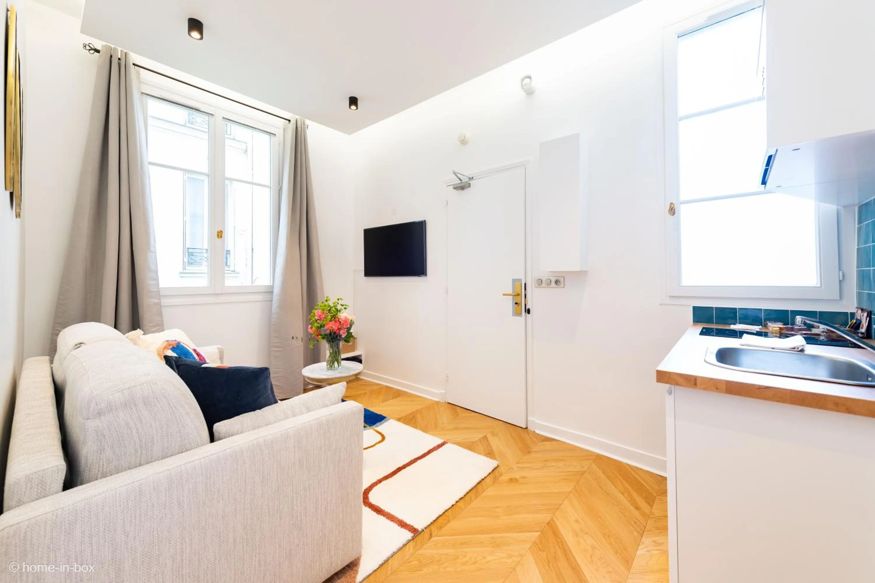 Living room in HotelHome Paris 16