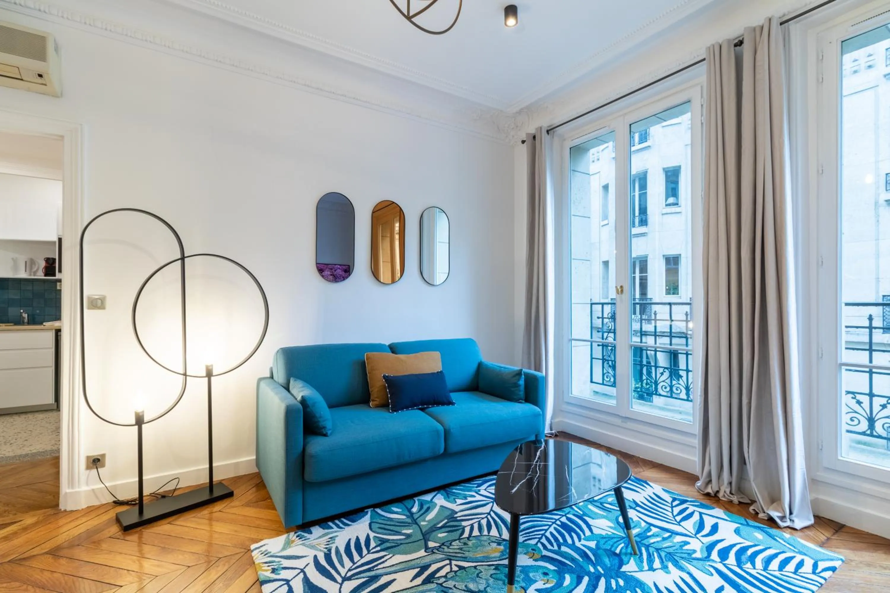 Seating area in HotelHome Paris 16