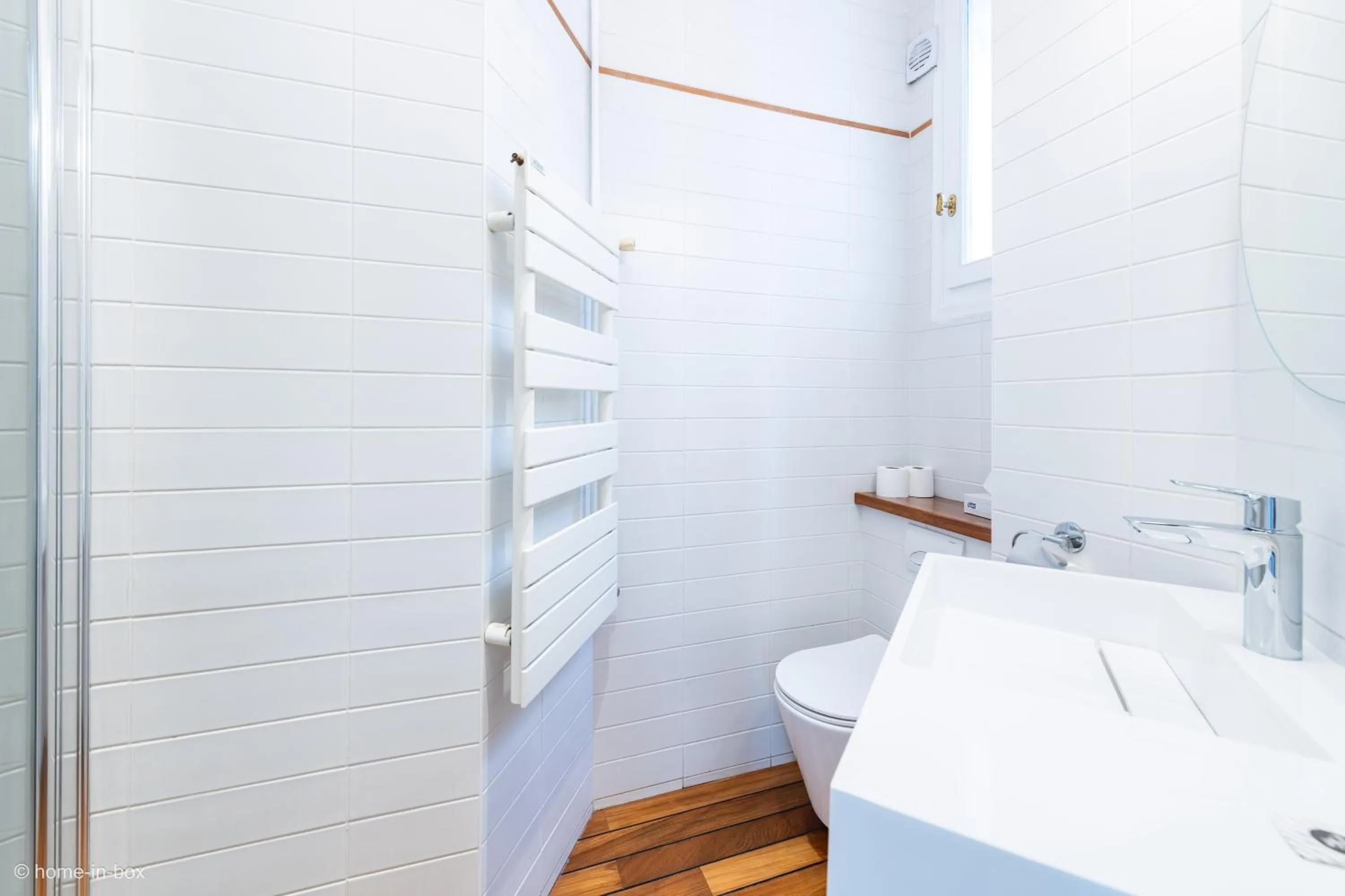 Toilet in HotelHome Paris 16