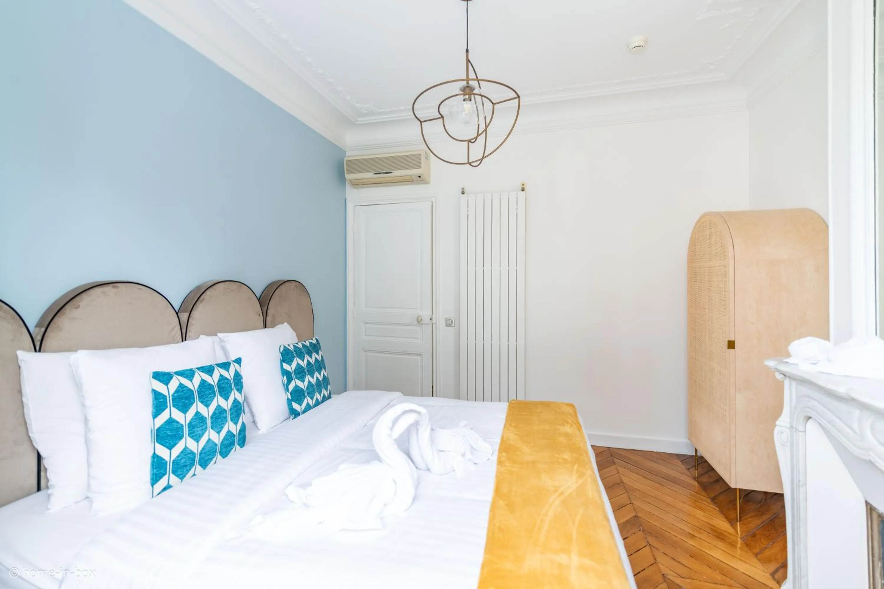 Decorative detail, Bed in HotelHome Paris 16