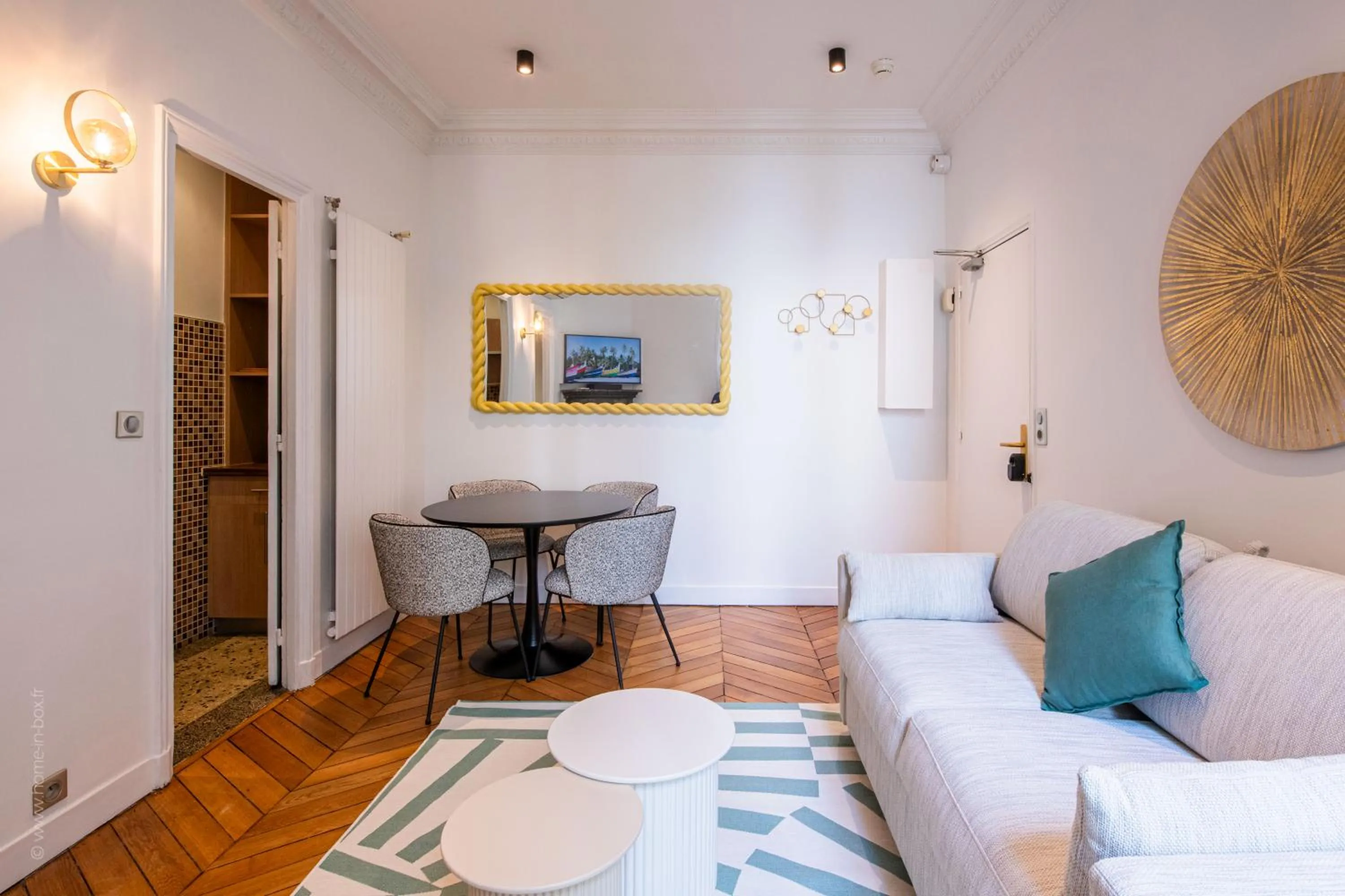 Living room, Bed in HotelHome Paris 16