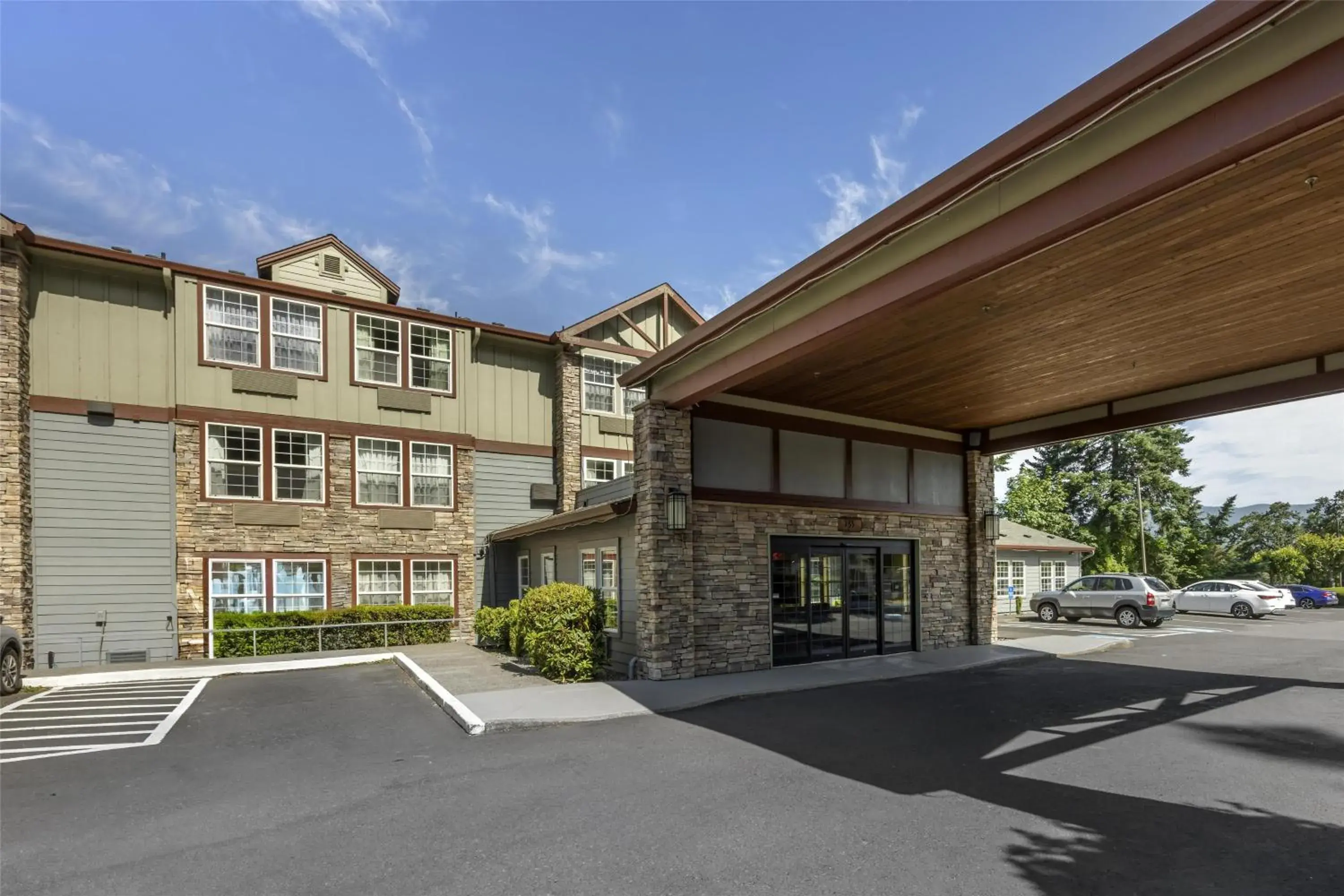 Property building in Best Western Plus Columbia River Inn Property building in Best Western Plus Columbia River Inn
