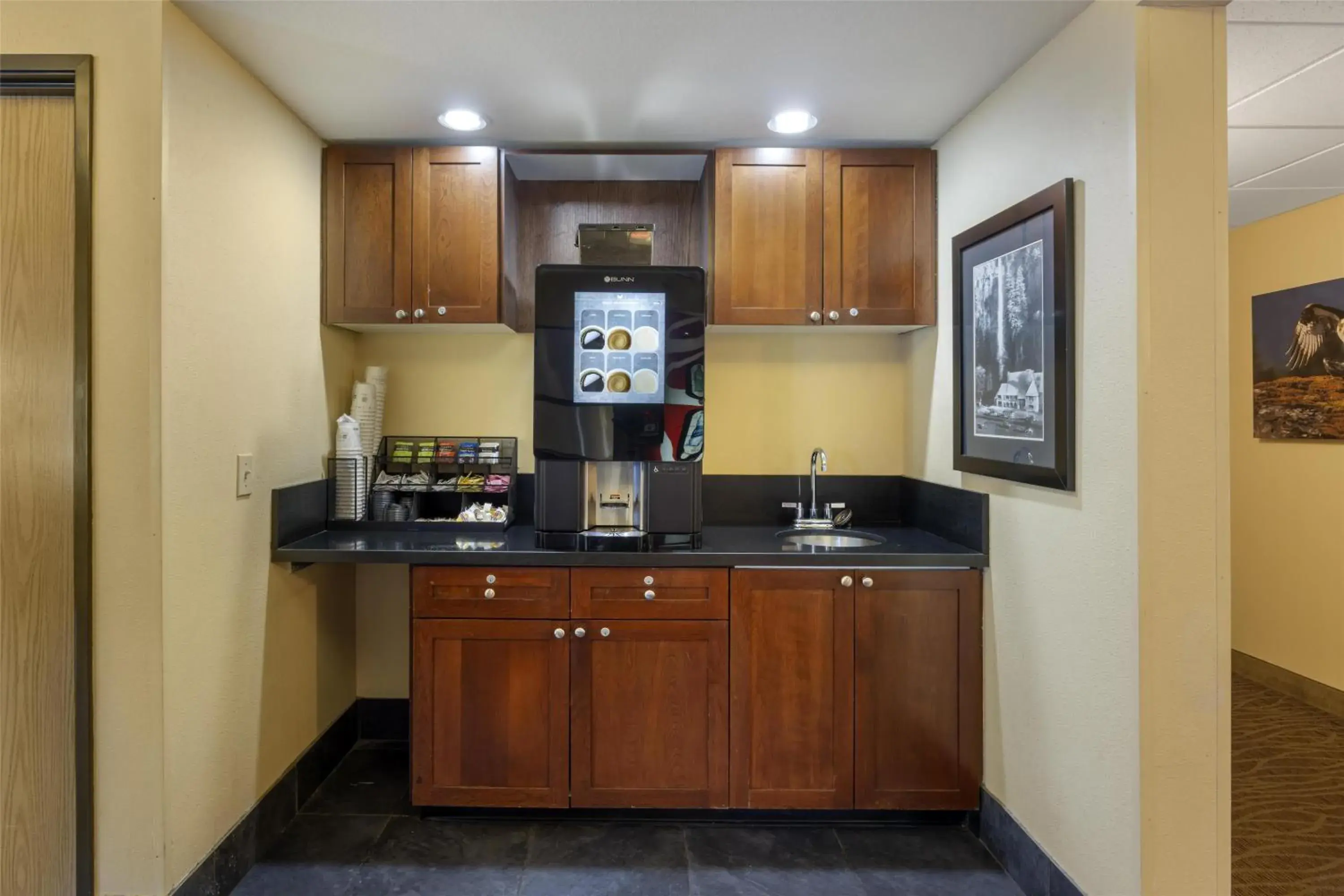 Property building in Best Western Plus Columbia River Inn Property building in Best Western Plus Columbia River Inn