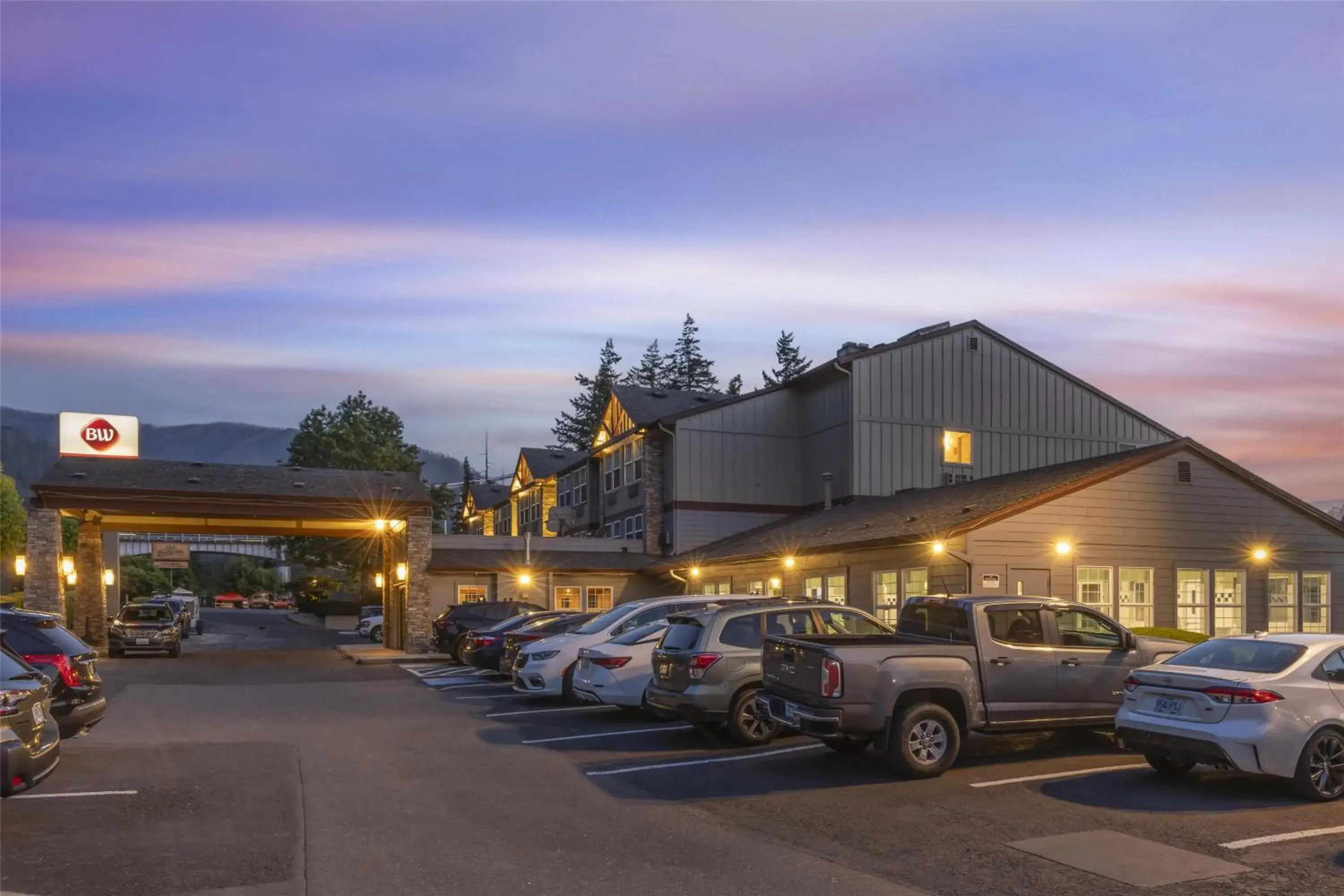Property building in Best Western Plus Columbia River Inn Property building in Best Western Plus Columbia River Inn
