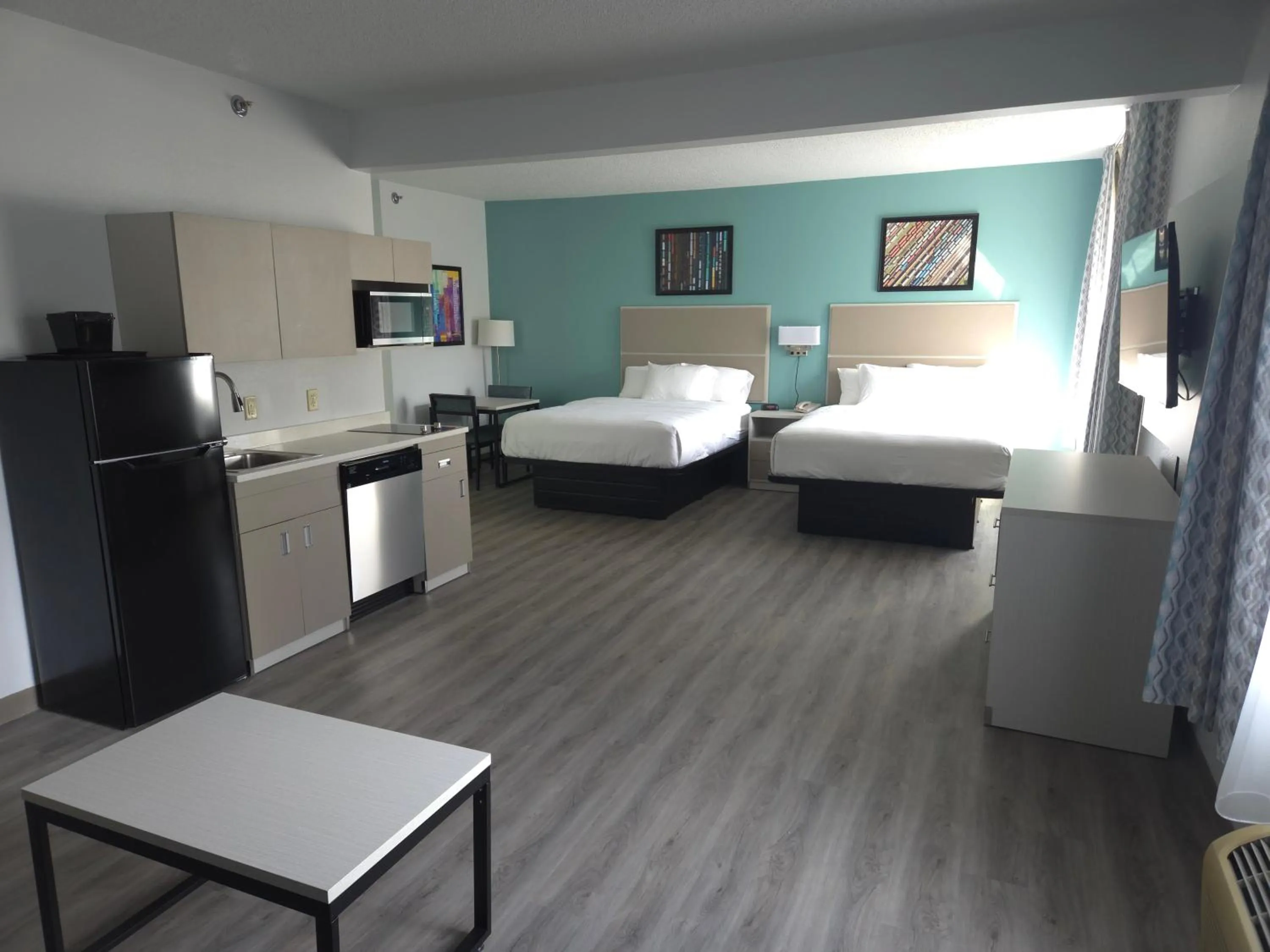 Bed in MainStay Suites LeClaire - Quad Cities