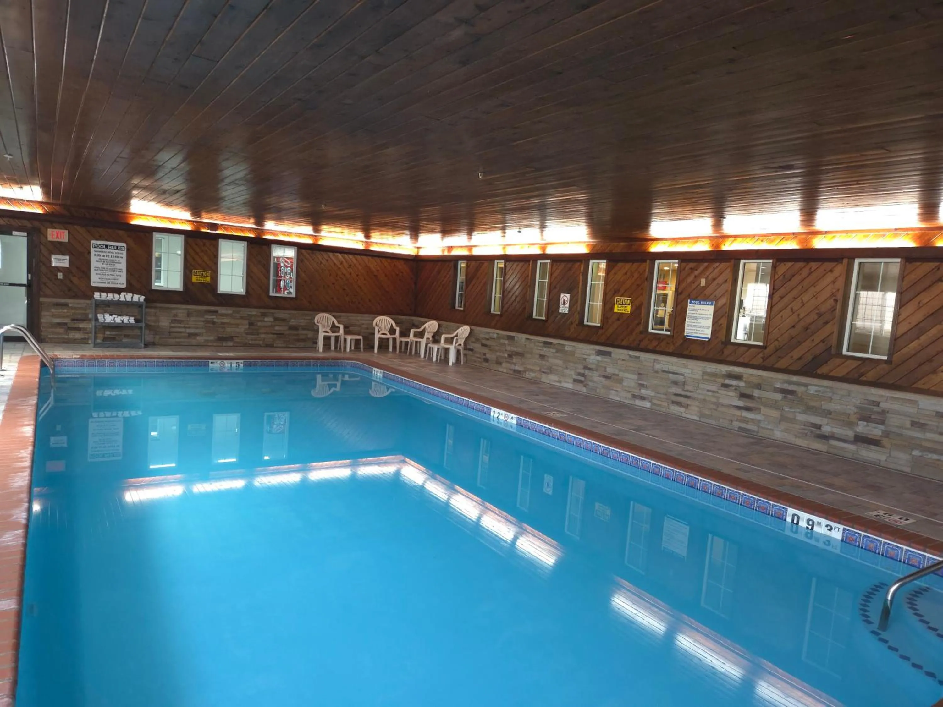 Swimming pool in MainStay Suites LeClaire - Quad Cities