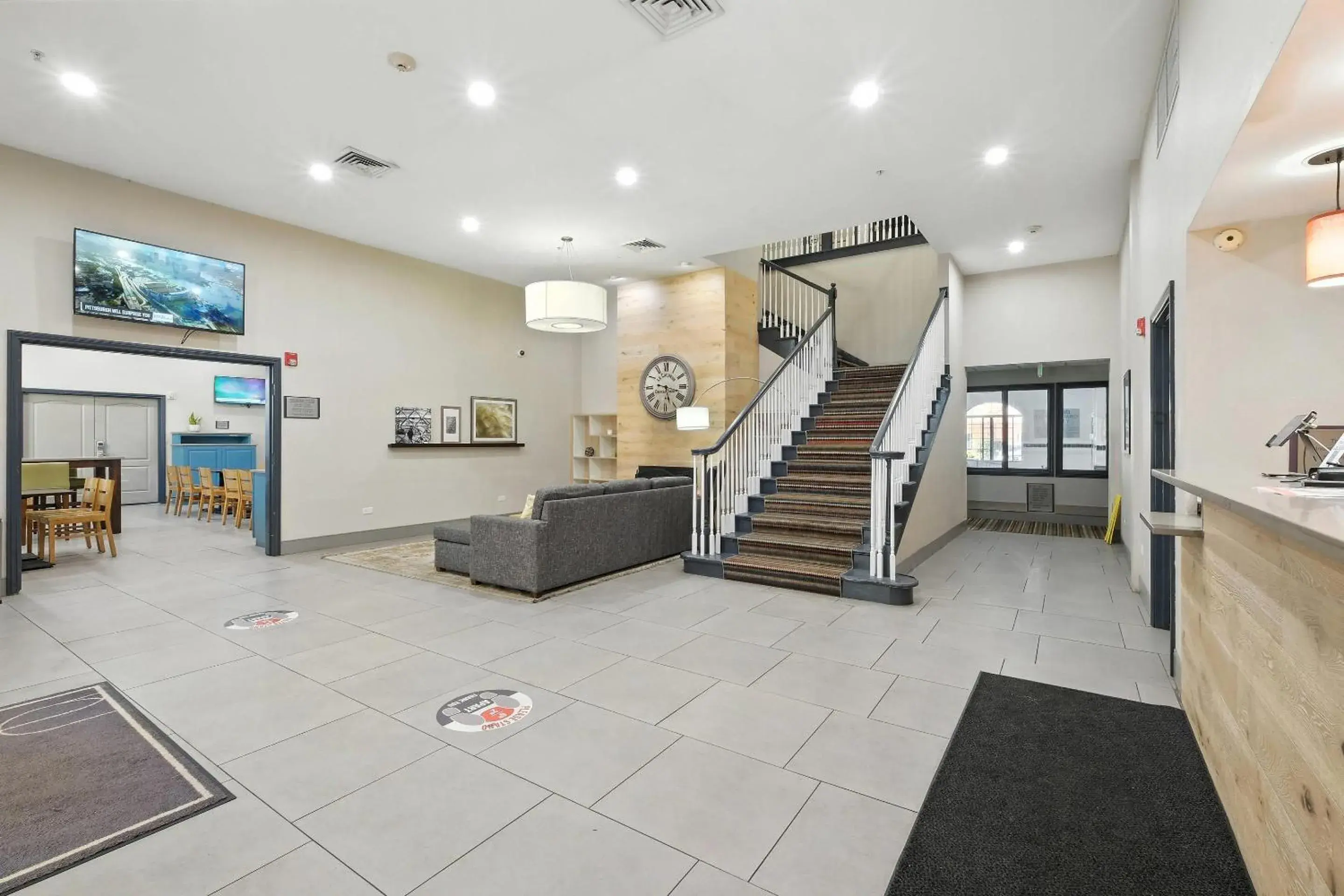 Lobby or reception in Country Inn & Suites by Radisson, Merrillville, IN Lobby or reception in Country Inn & Suites by Radisson, Merrillville, IN