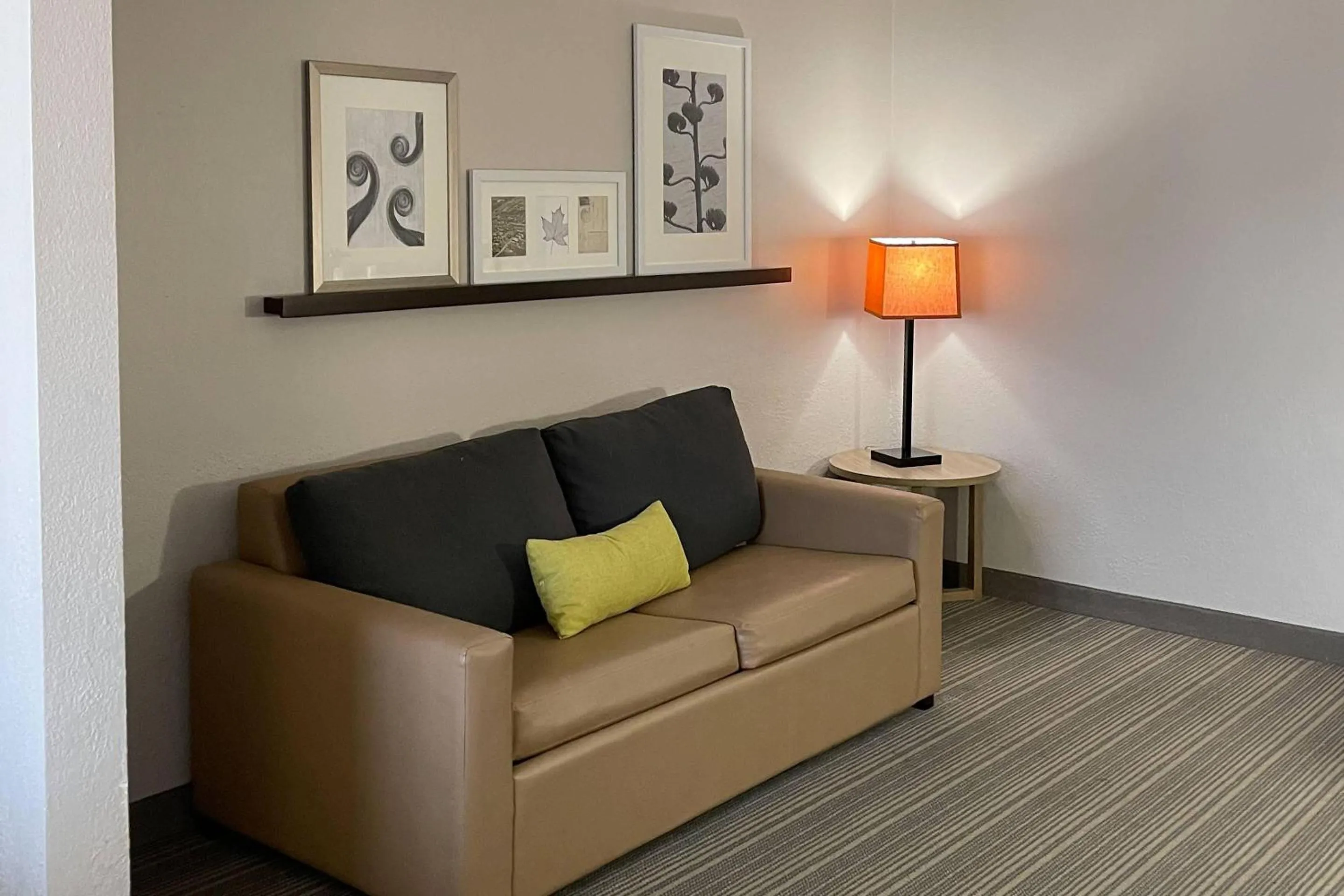 Bedroom in Country Inn & Suites by Radisson, Merrillville, IN