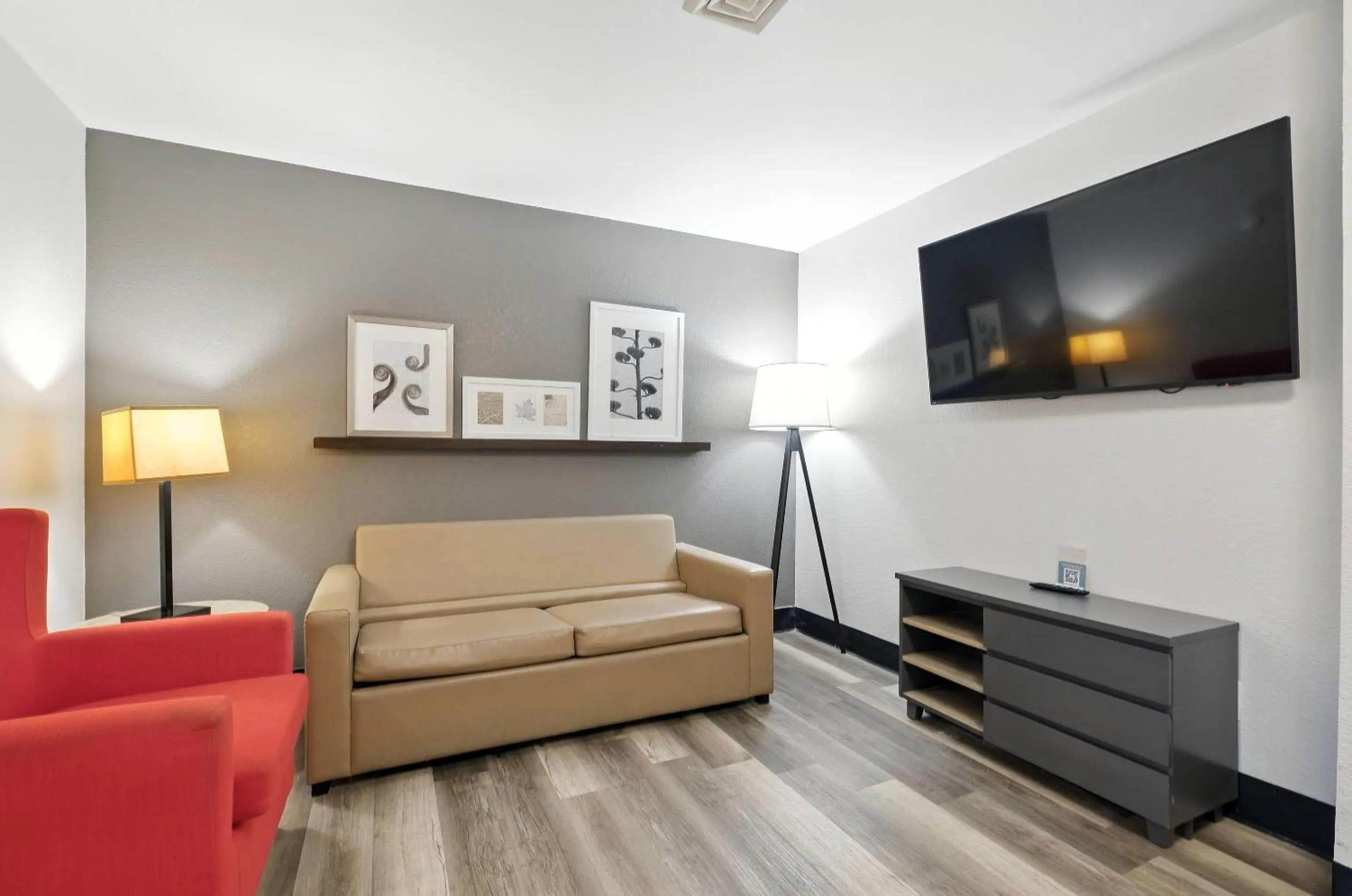 Bedroom in Country Inn & Suites by Radisson, Merrillville, IN