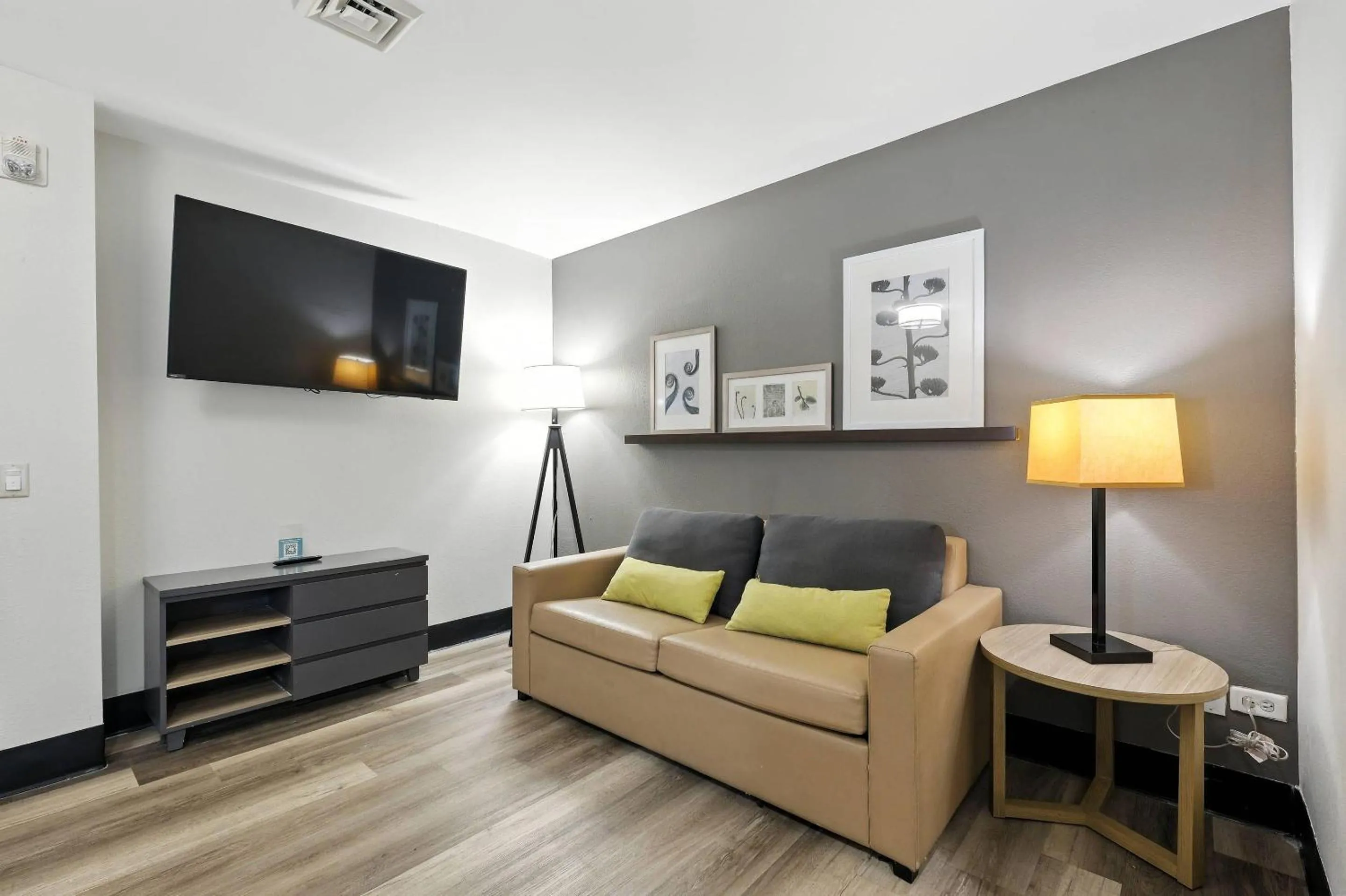 Bedroom in Country Inn & Suites by Radisson, Merrillville, IN