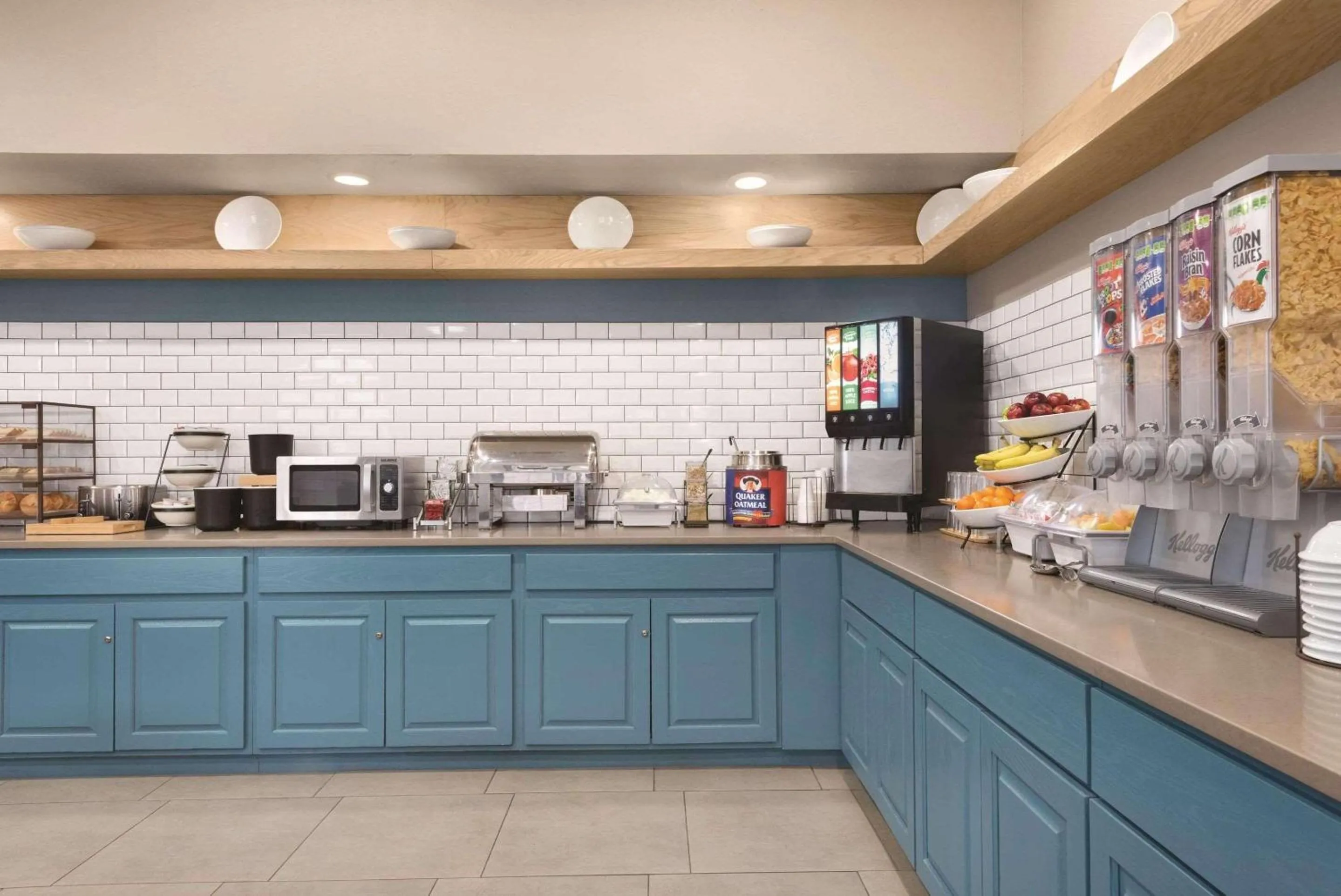 Breakfast in Country Inn & Suites by Radisson, Merrillville, IN