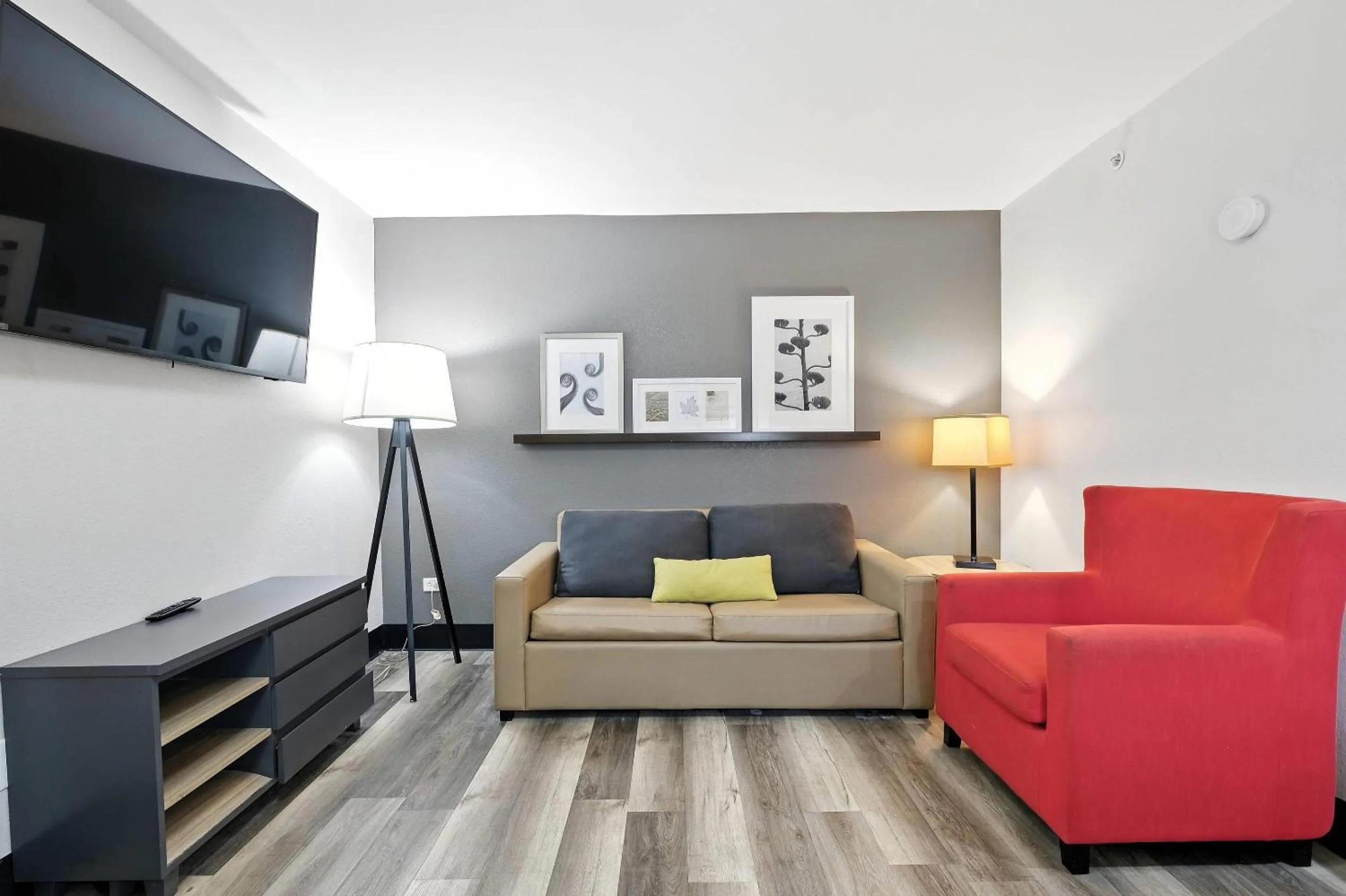 Bedroom in Country Inn & Suites by Radisson, Merrillville, IN