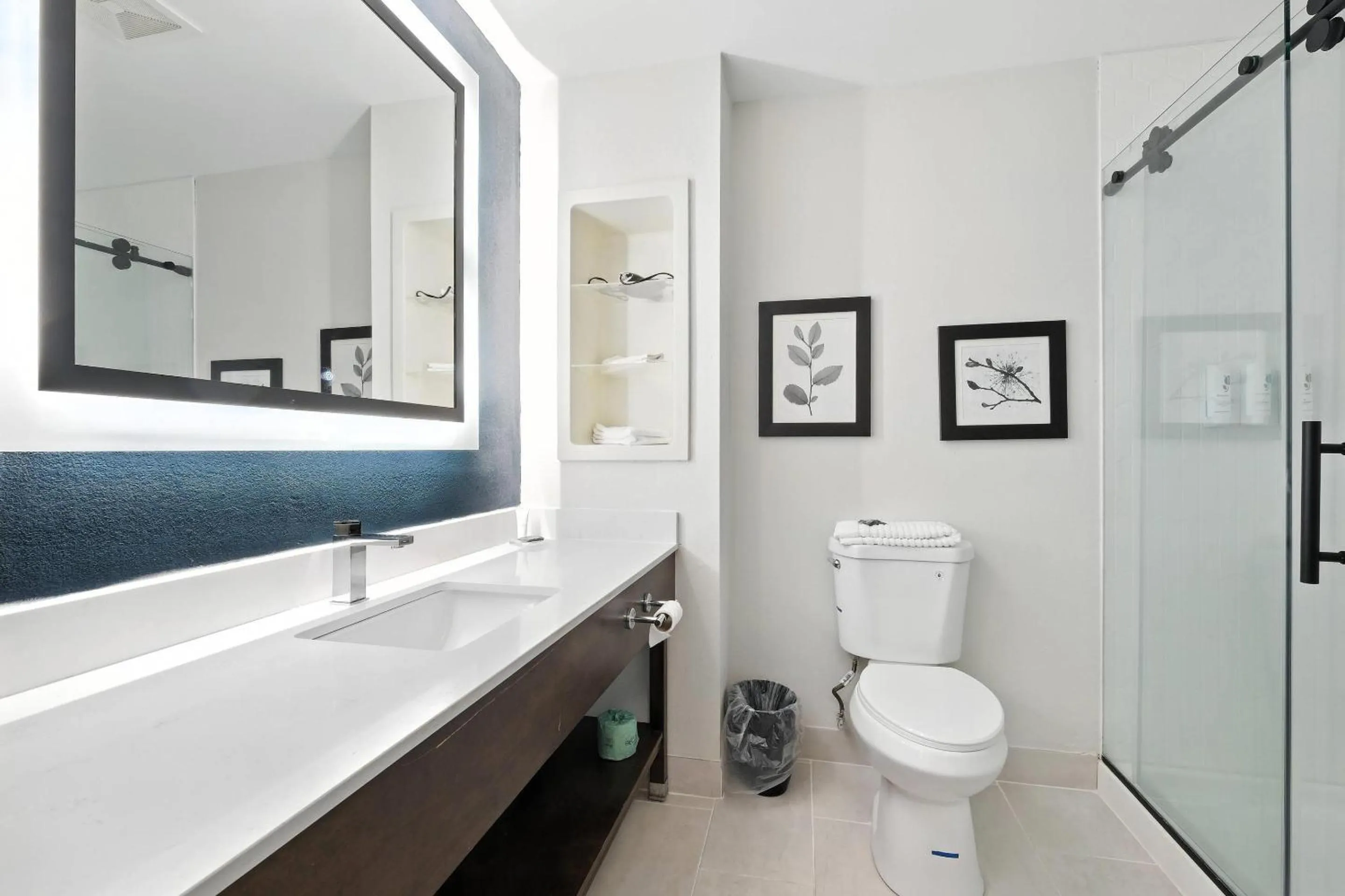 Bedroom in Country Inn & Suites by Radisson, Merrillville, IN