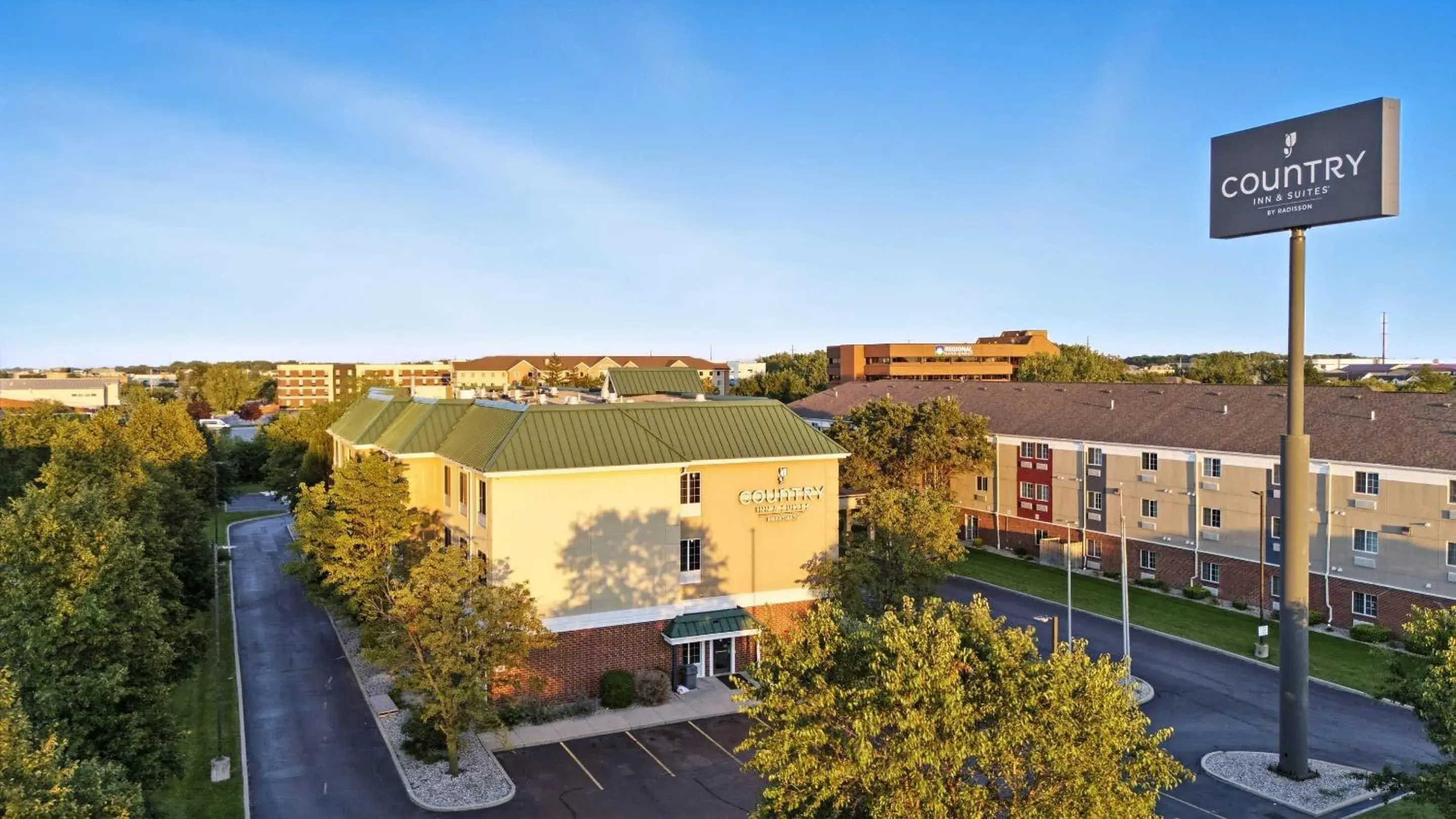 Property building in Country Inn & Suites by Radisson, Merrillville, IN Property building in Country Inn & Suites by Radisson, Merrillville, IN