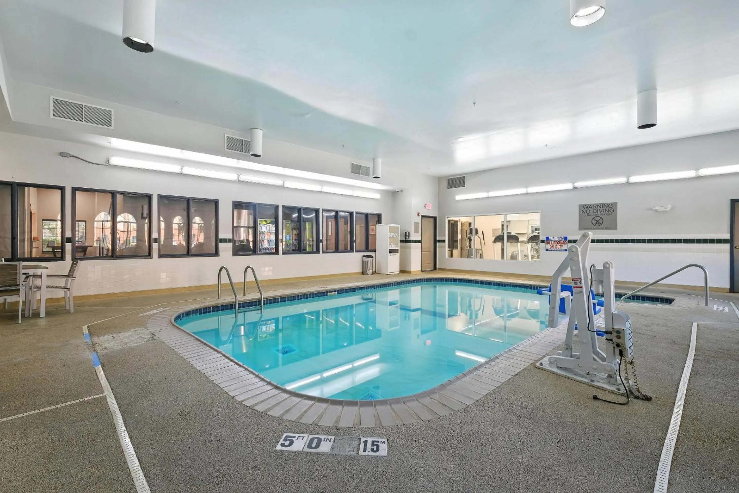 Swimming pool in Country Inn & Suites by Radisson, Merrillville, IN