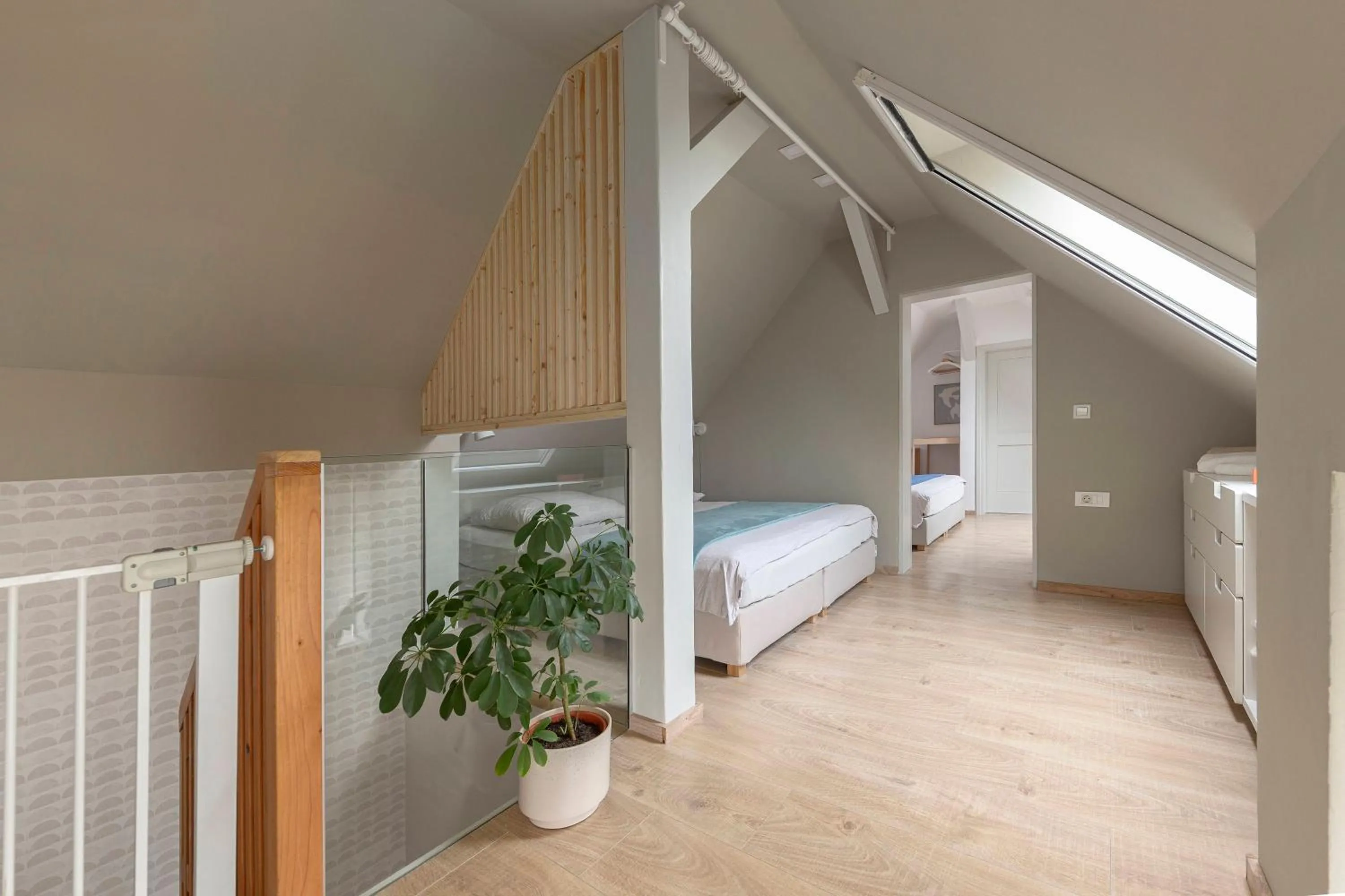 Bedroom, Bed in Garden living