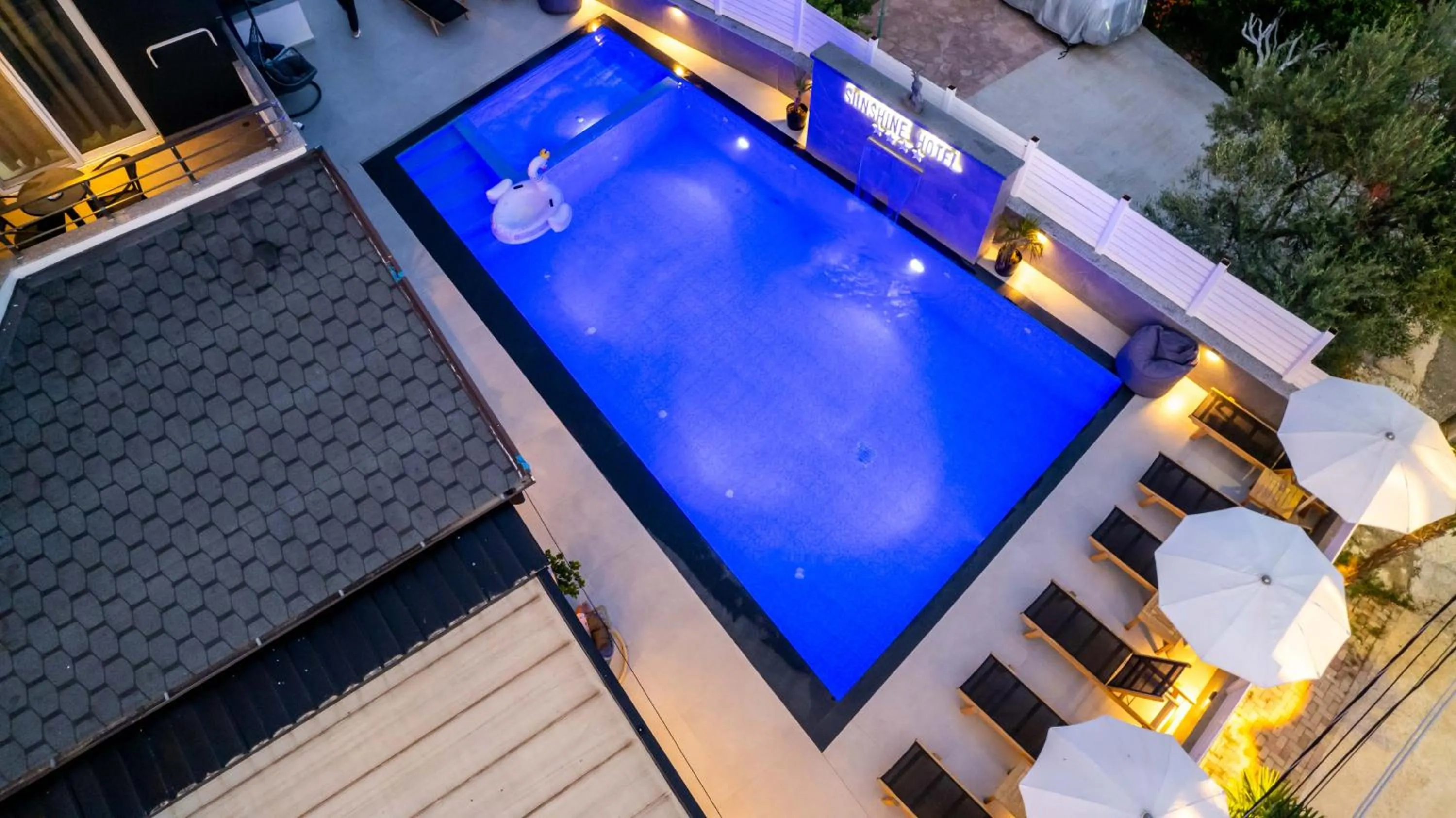 Pool view in Sunshine Hotel