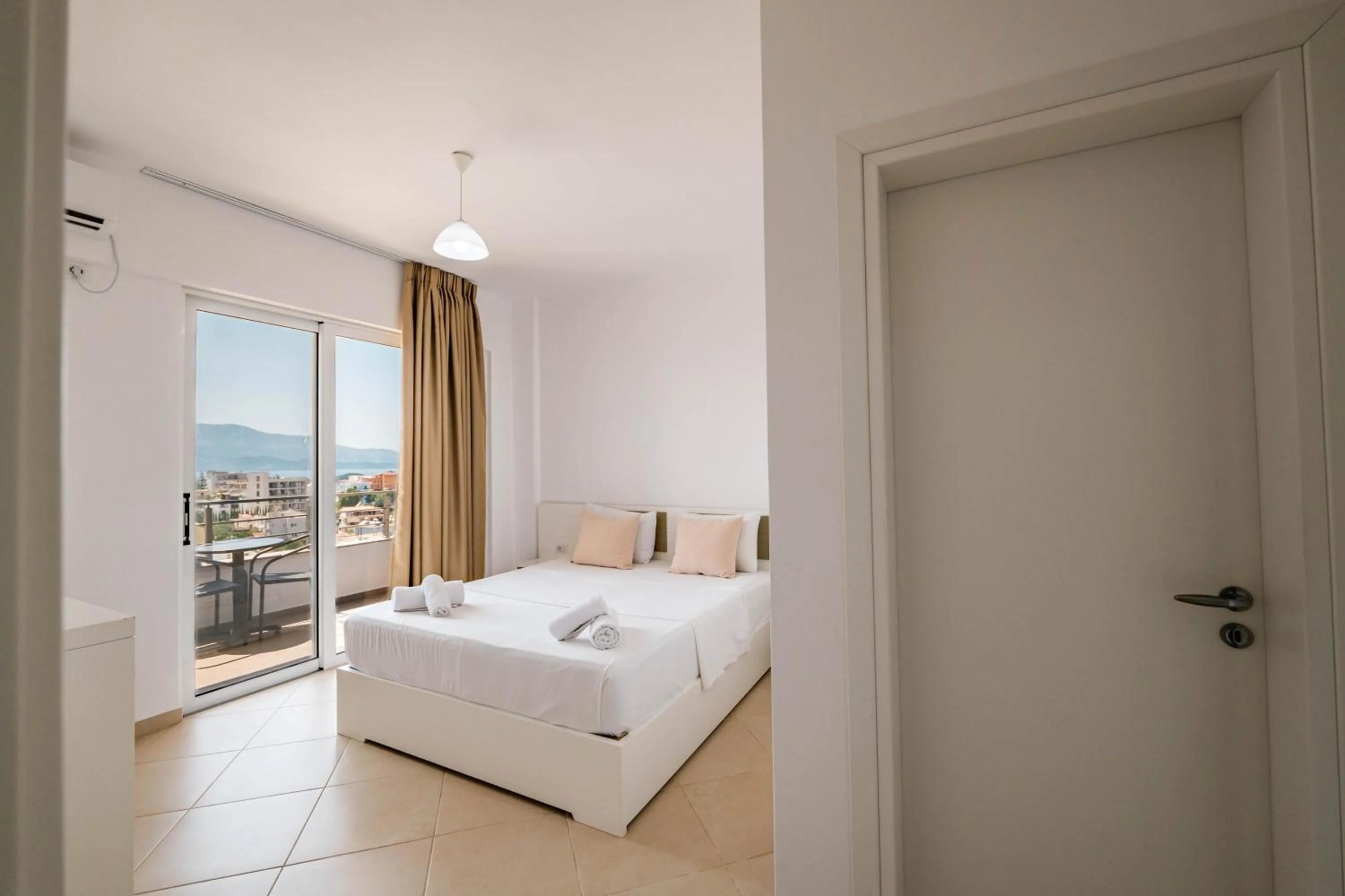 Bed in Sunshine Hotel