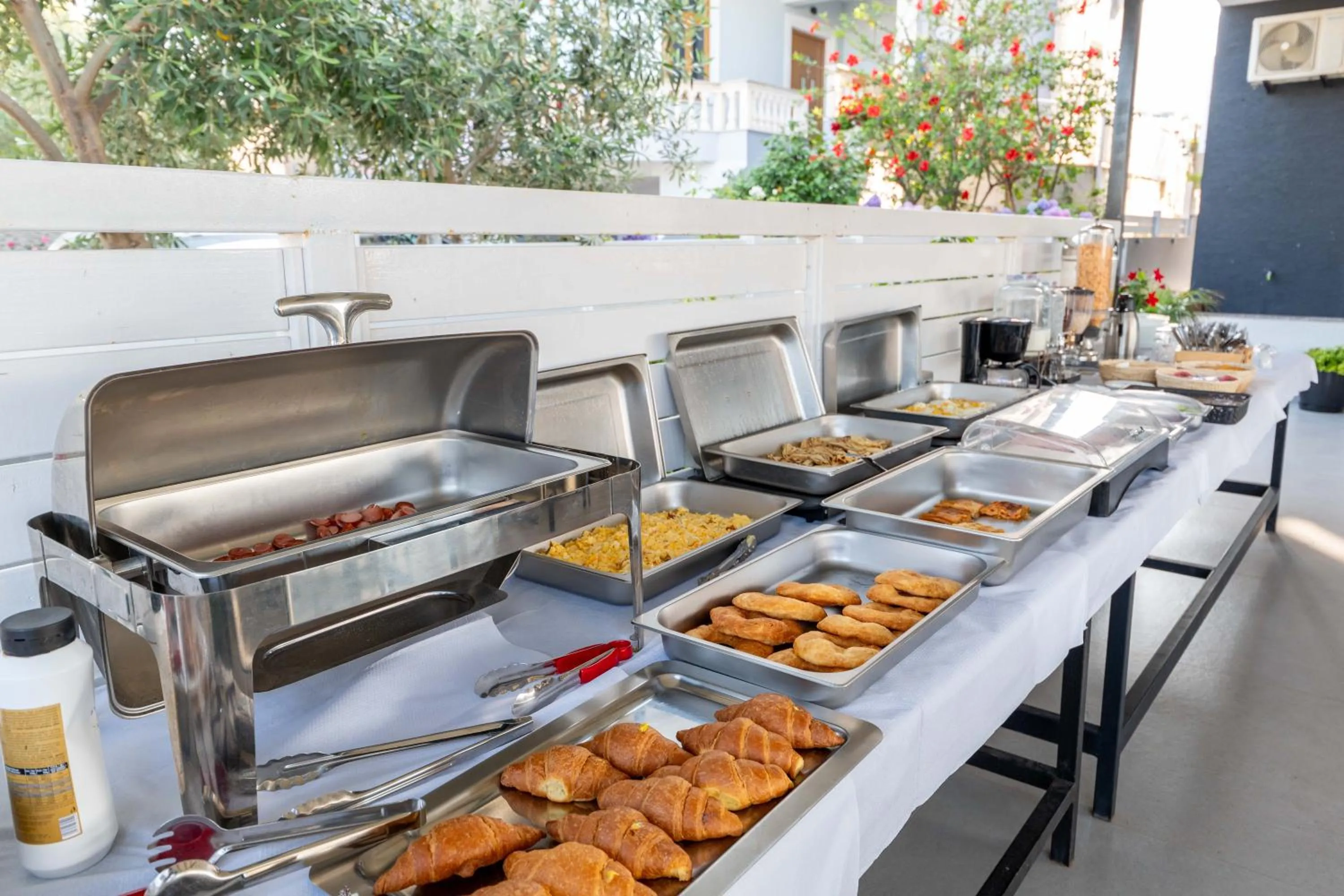 Breakfast in Sunshine Hotel