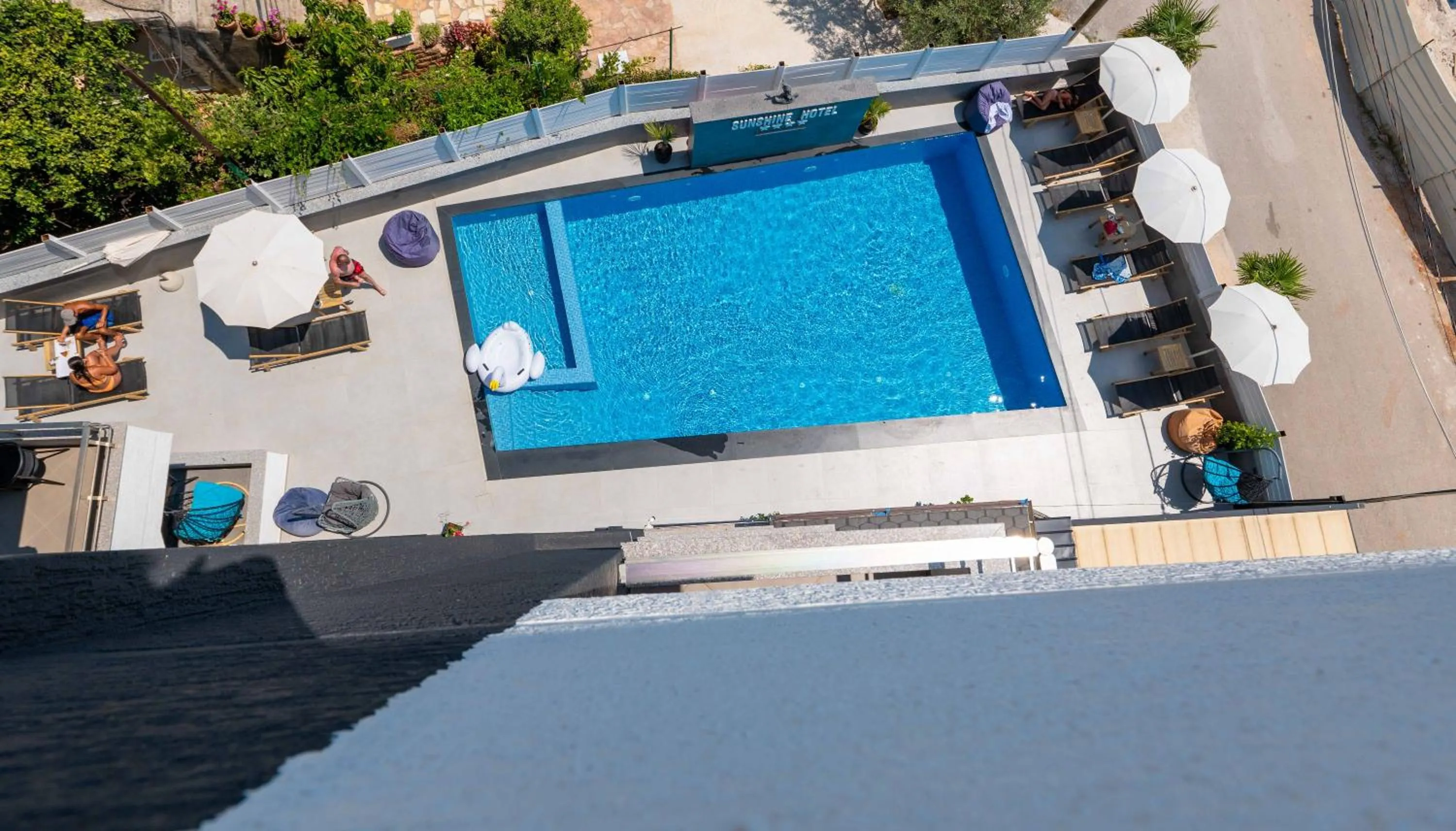 Day in Sunshine Hotel