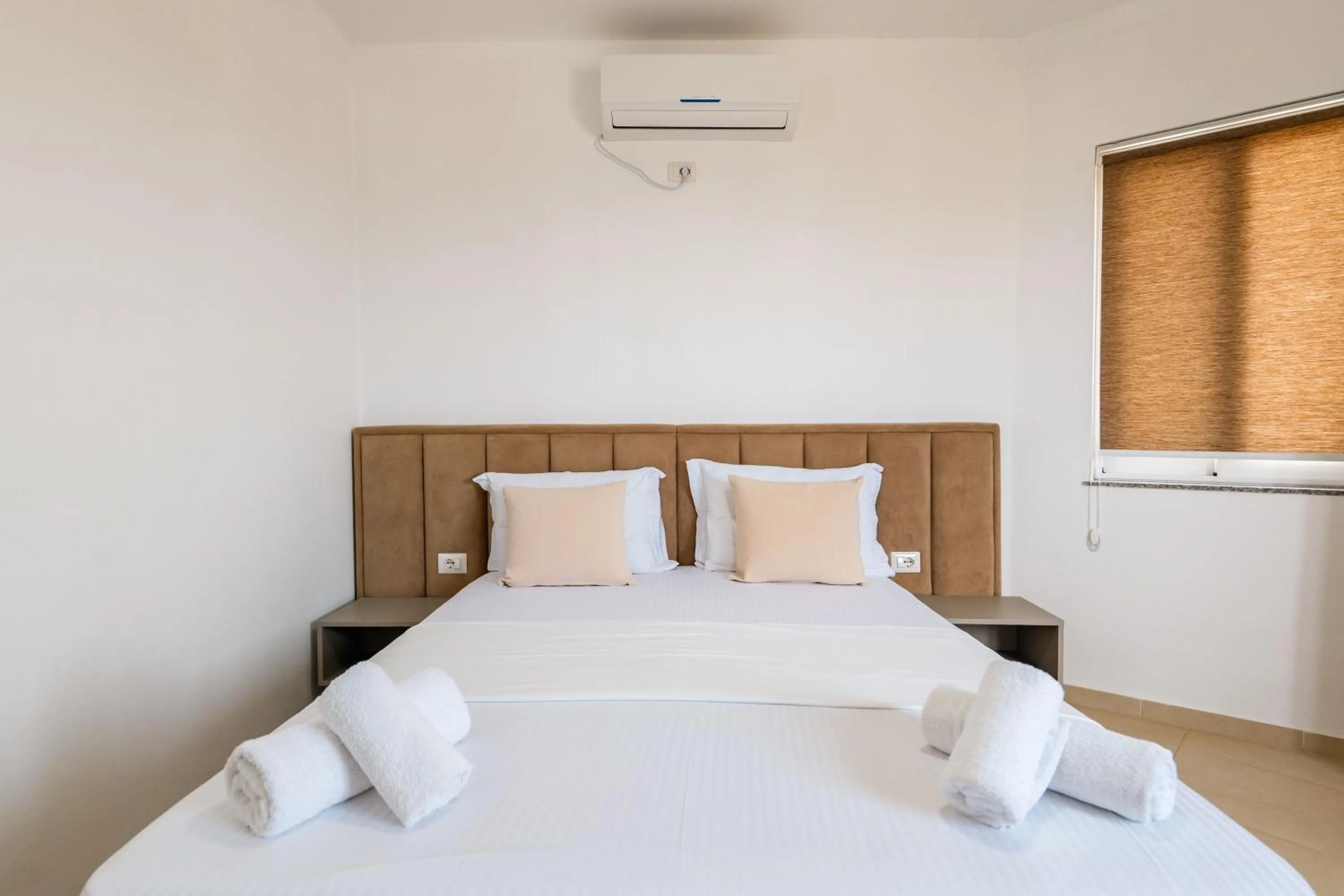 Bedroom, Bed in Sunshine Hotel