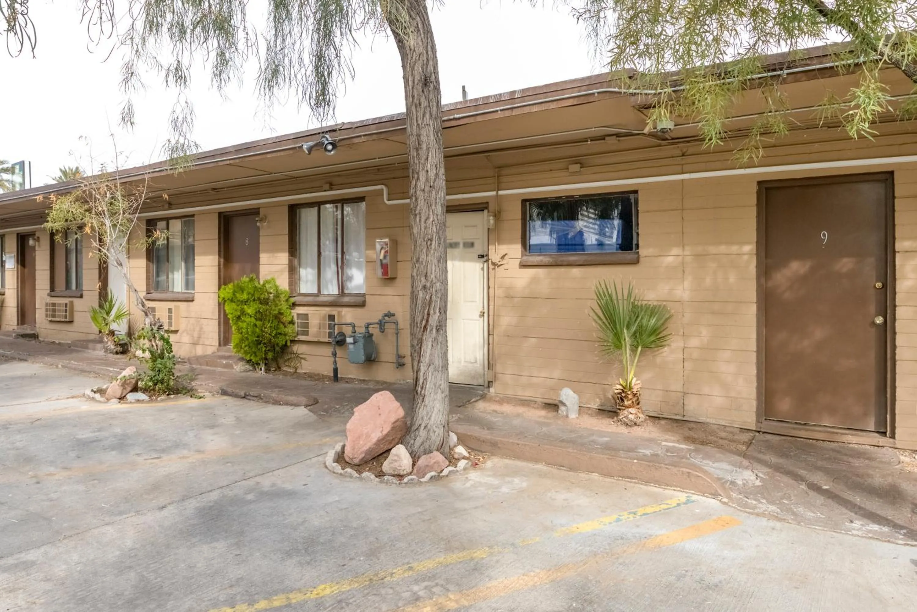 Patio in OYO Oasis Motel Las Vegas I-15