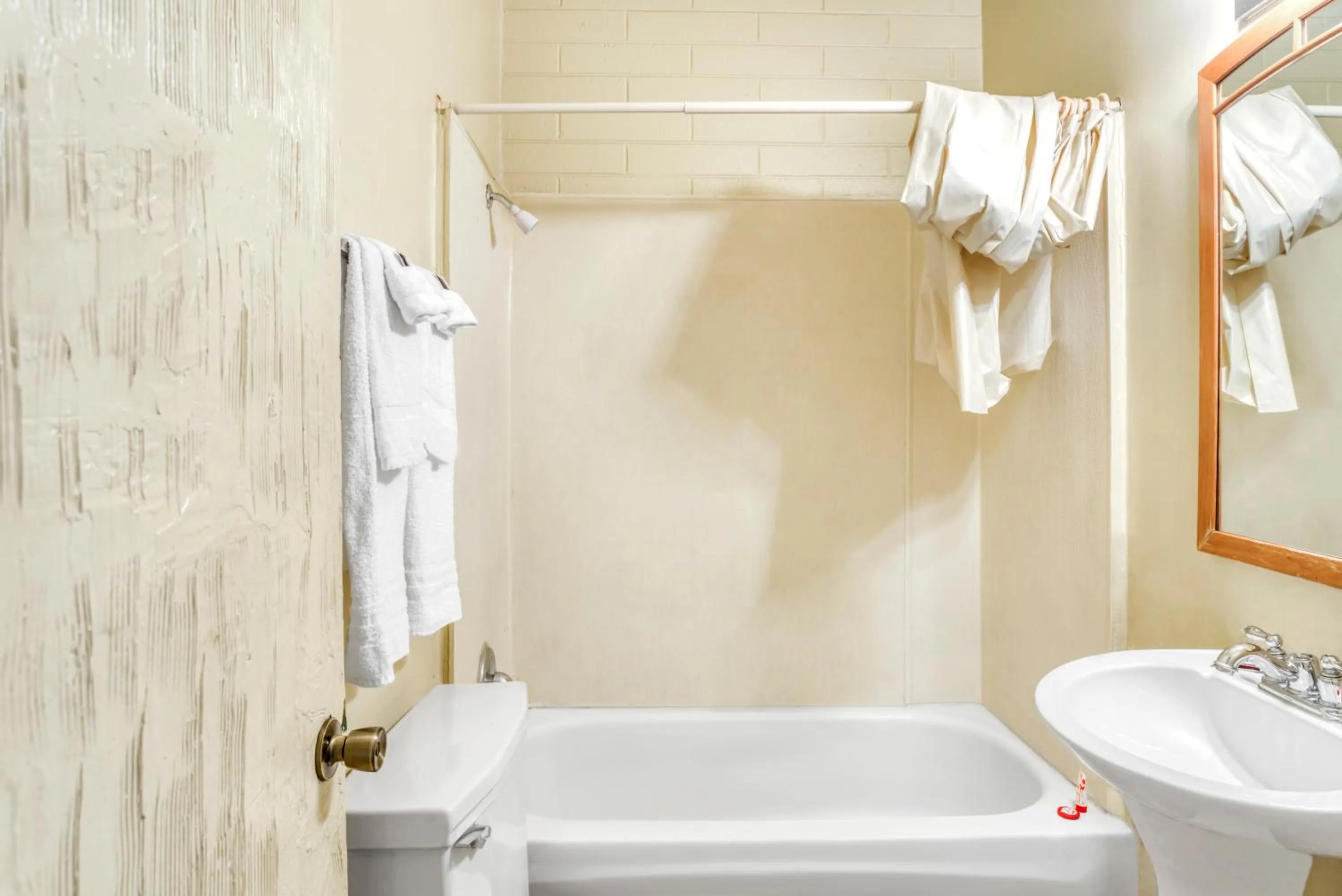 Bathroom in OYO Oasis Motel Las Vegas I-15