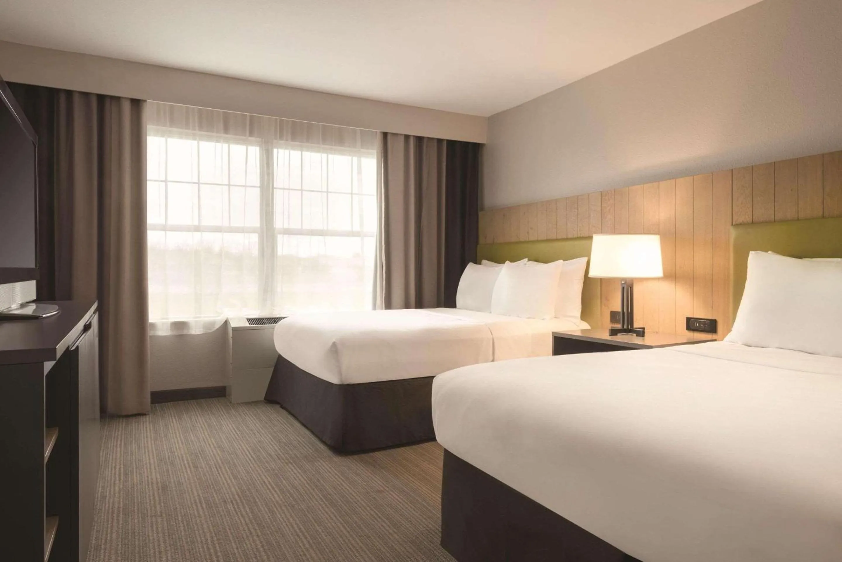 Bedroom, Bed in Country Inn & Suites by Radisson, Germantown, WI