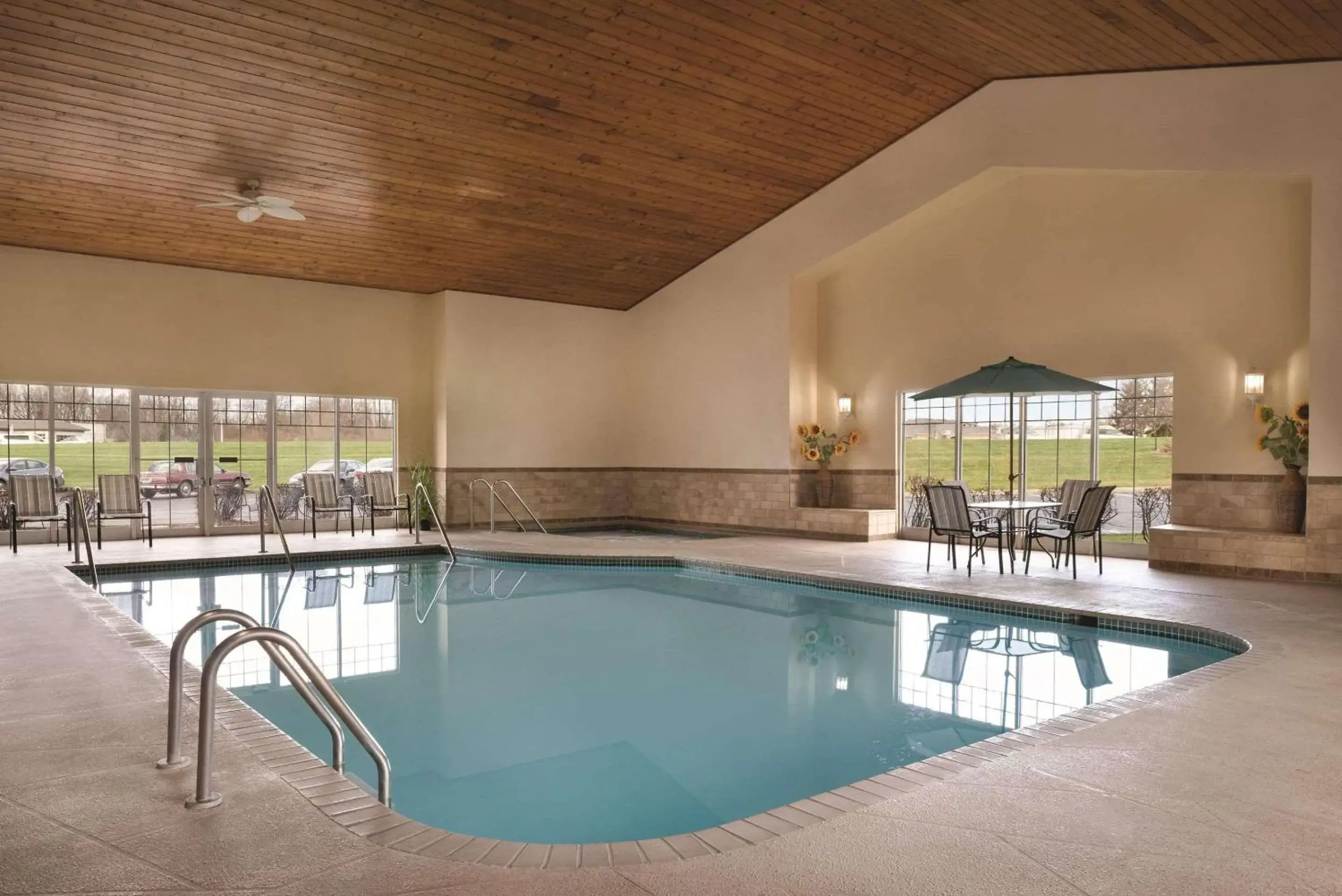 Swimming pool in Country Inn & Suites by Radisson, Germantown, WI Swimming pool in Country Inn & Suites by Radisson, Germantown, WI