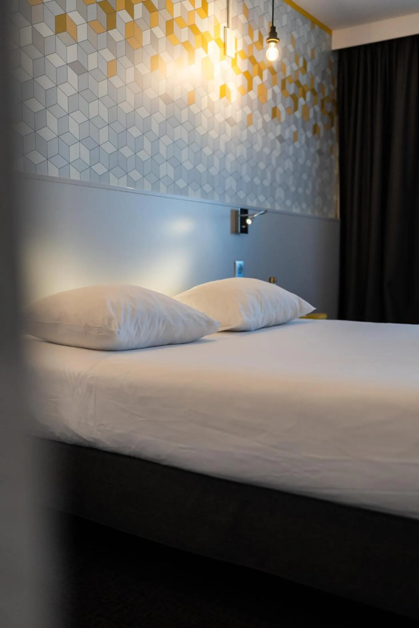 Bedroom, Bed in ibis Styles Poitiers Nord
