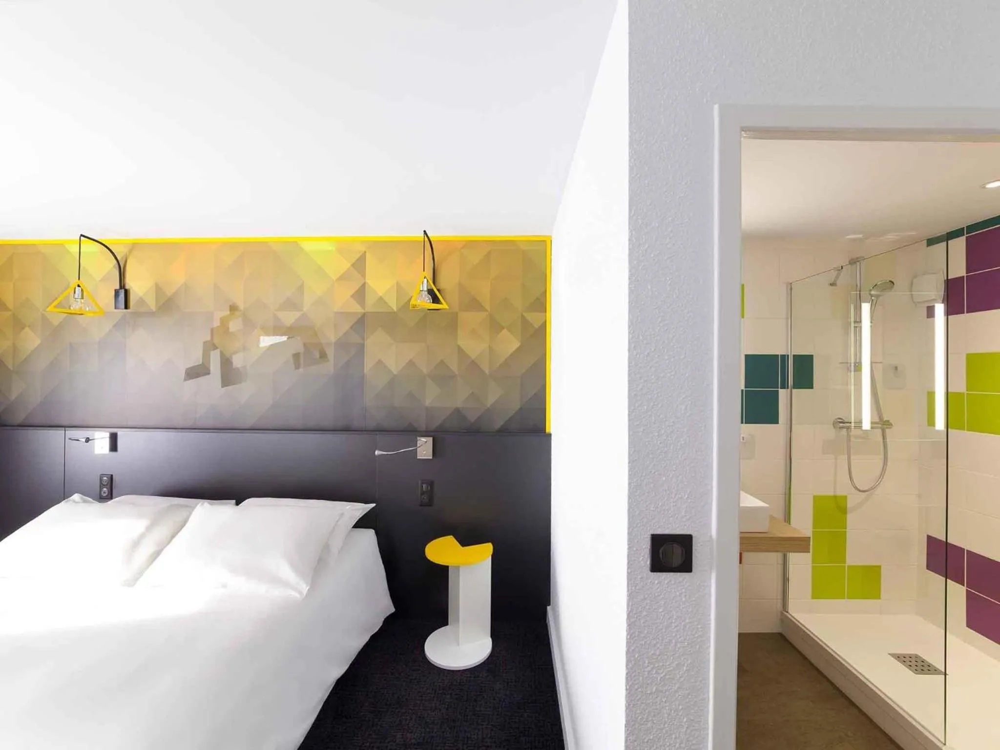 Bedroom, Bed in ibis Styles Poitiers Nord