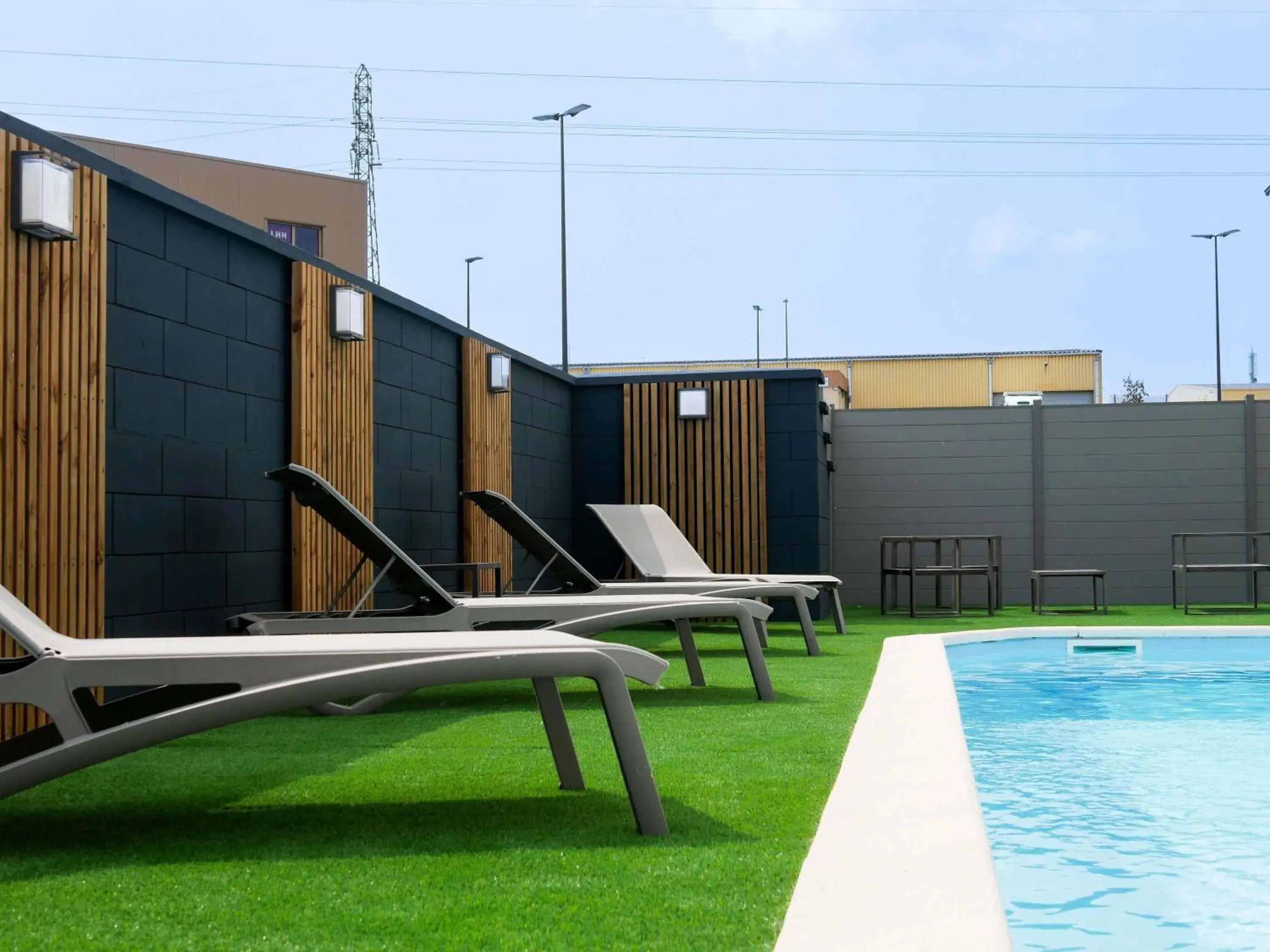 Pool view in ibis Styles Poitiers Nord Pool view in ibis Styles Poitiers Nord