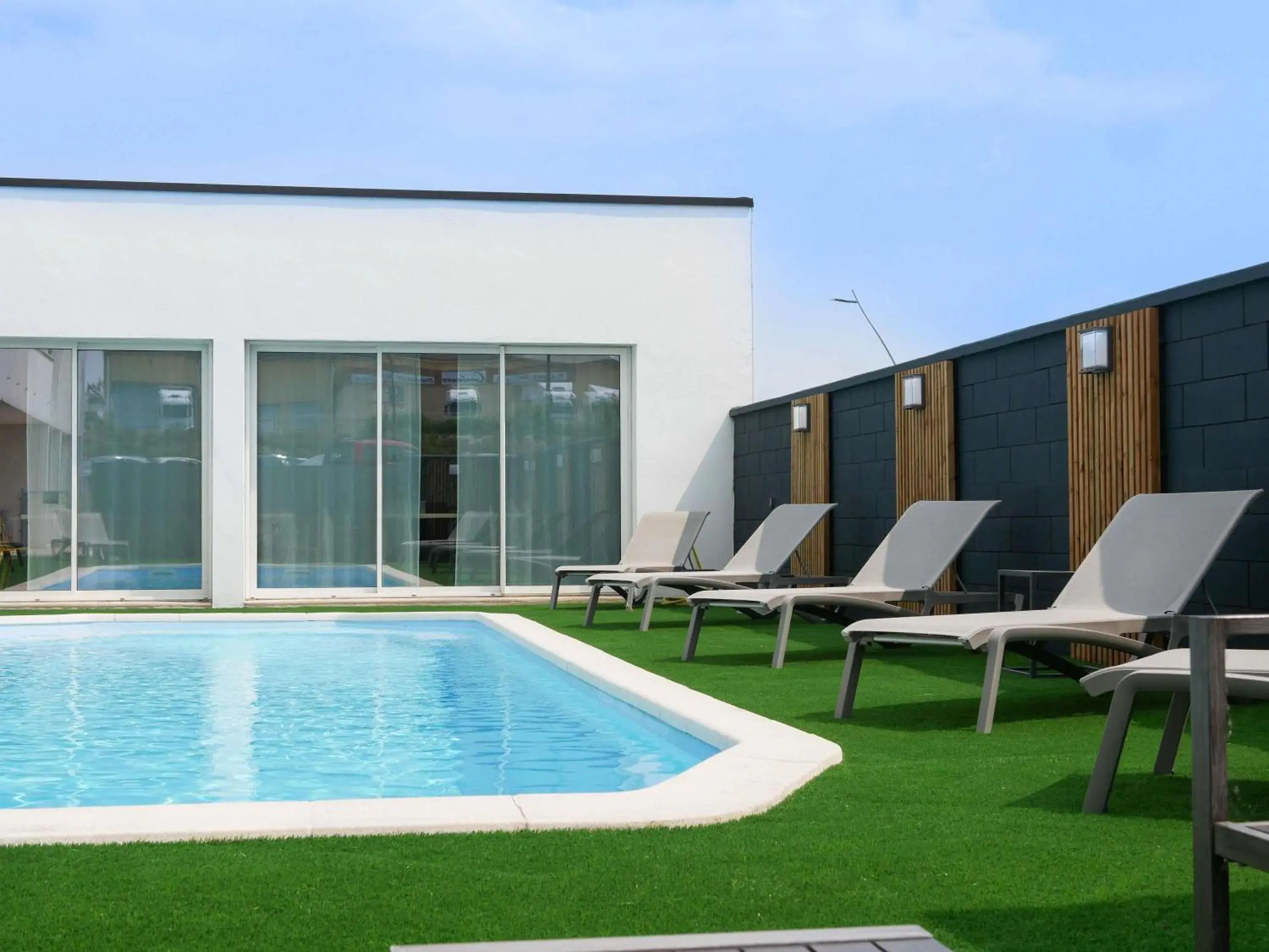 Pool view in ibis Styles Poitiers Nord Pool view in ibis Styles Poitiers Nord