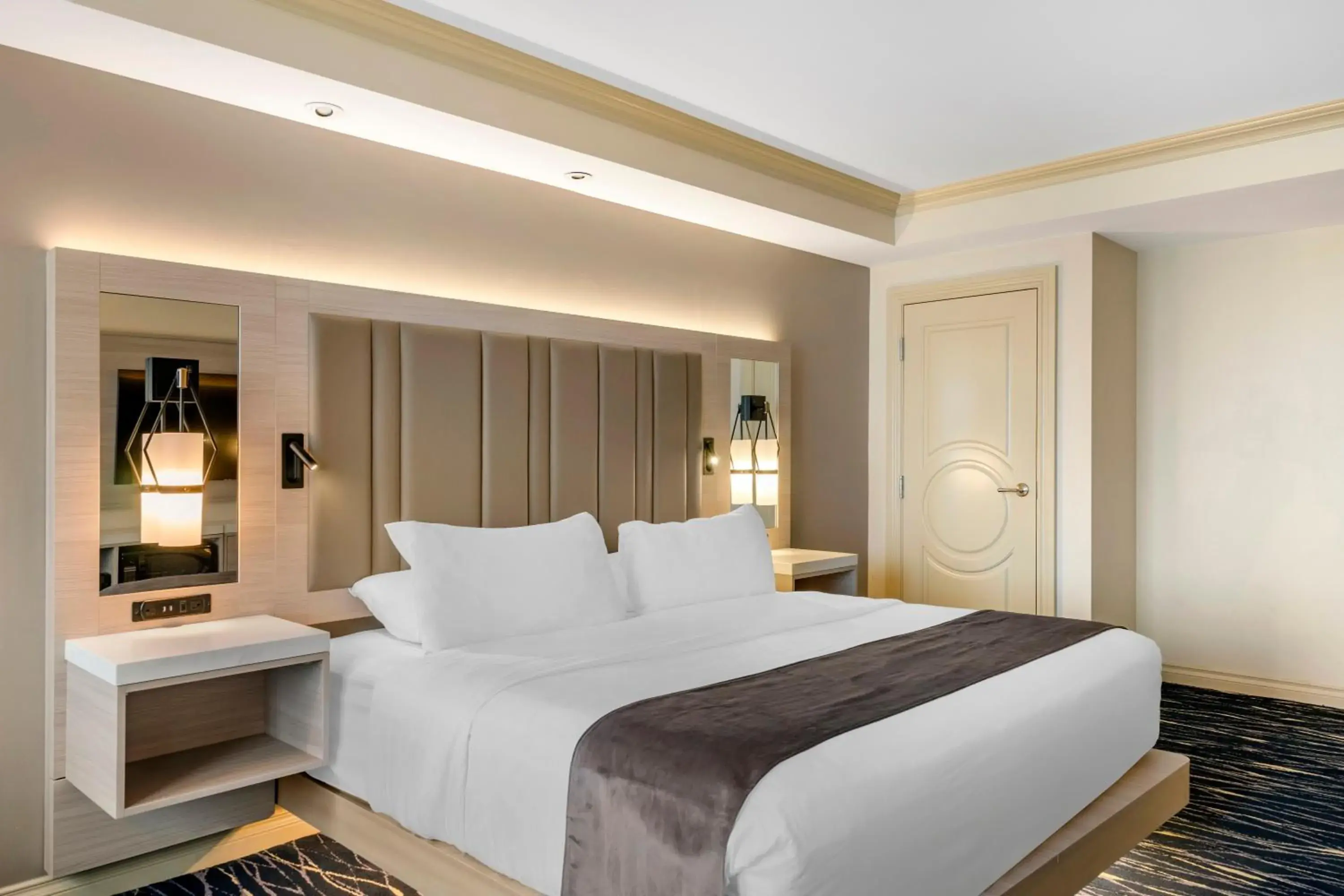 King Room - Accessible/Non-Smoking in Wyvern Hotel, an Ascend Collection Hotel King Room - Accessible/Non-Smoking in Wyvern Hotel, an Ascend Collection Hotel