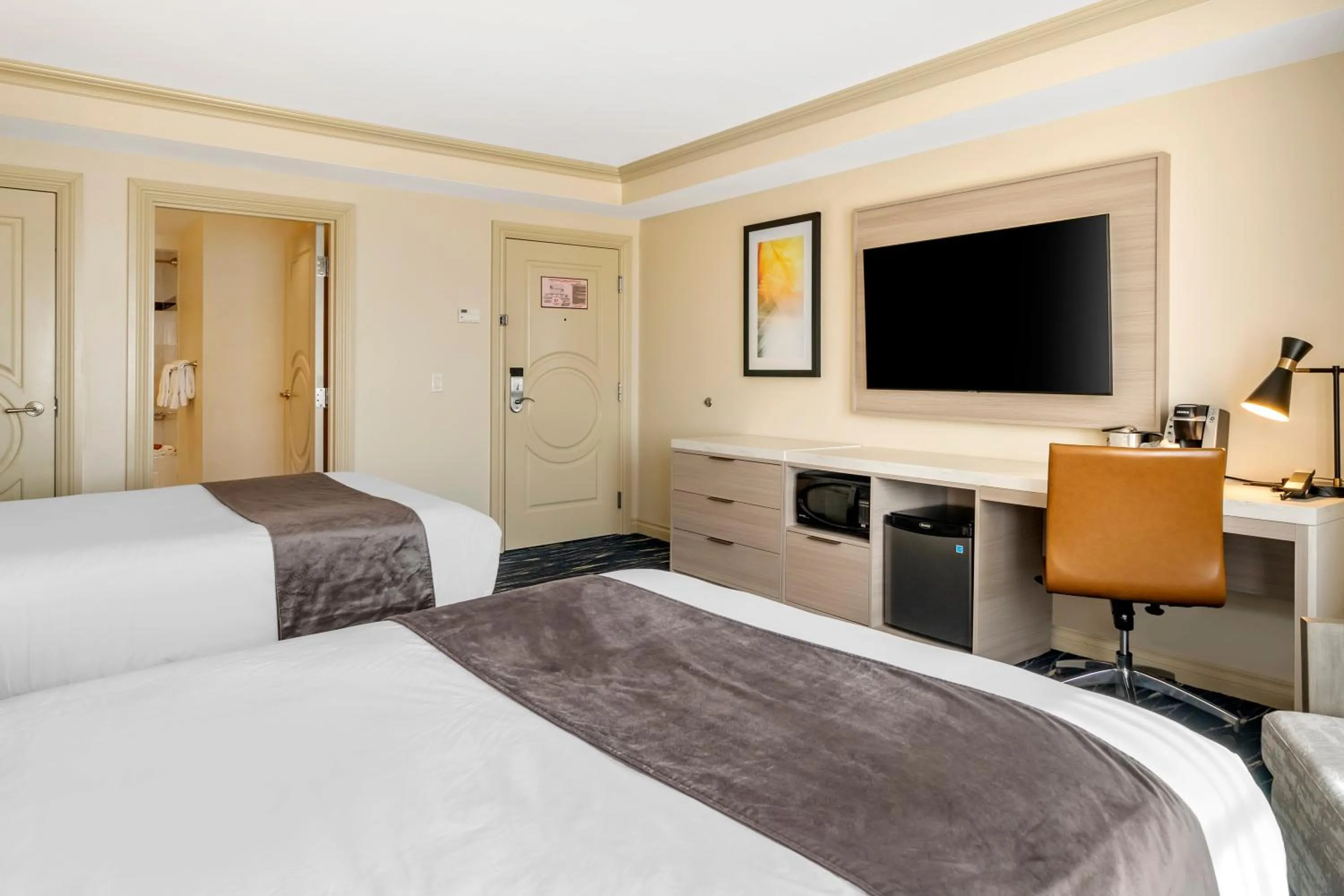 Bed in Wyvern Hotel, an Ascend Collection Hotel