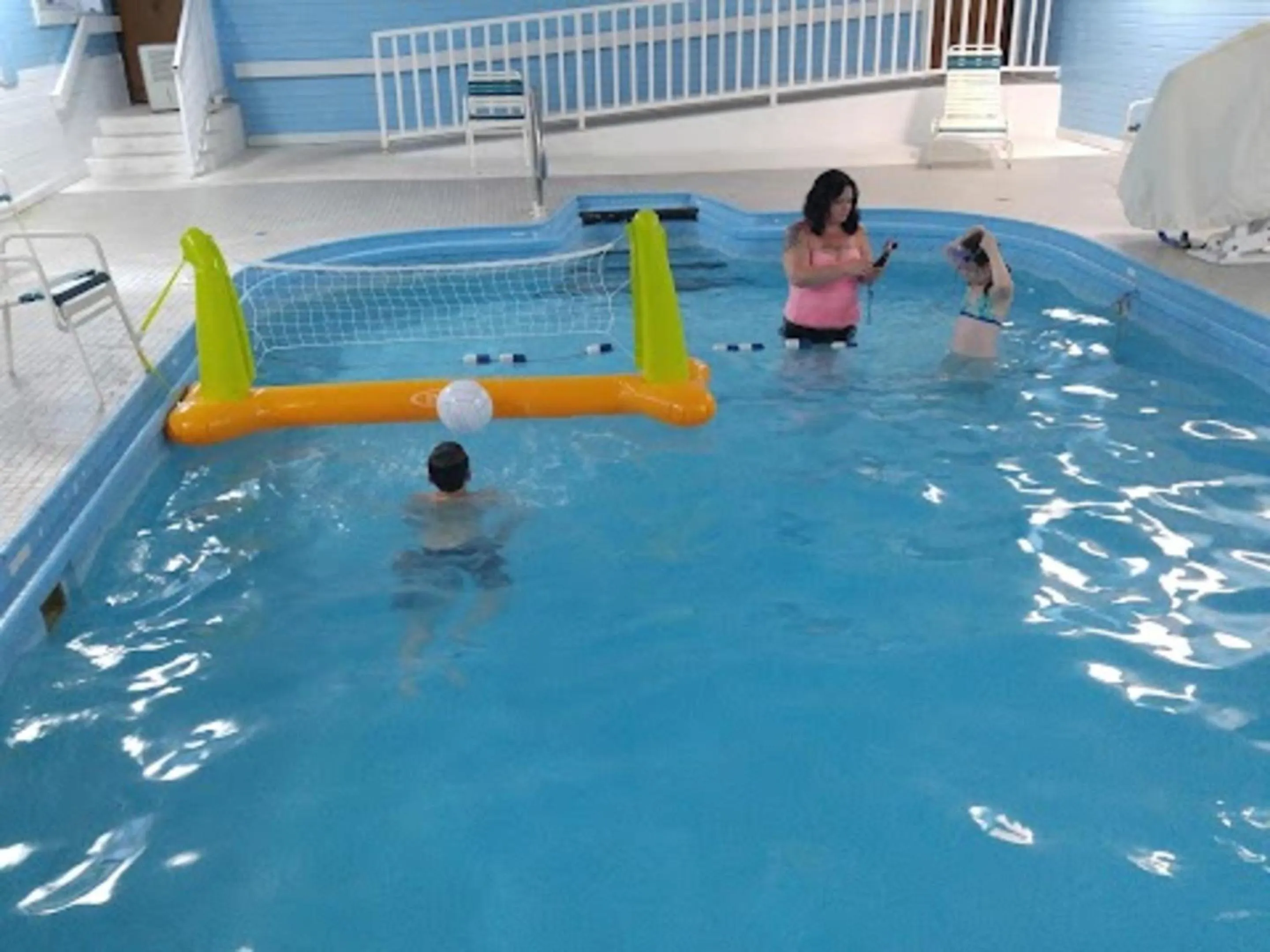 Swimming pool in Motel 6-Davenport, IA