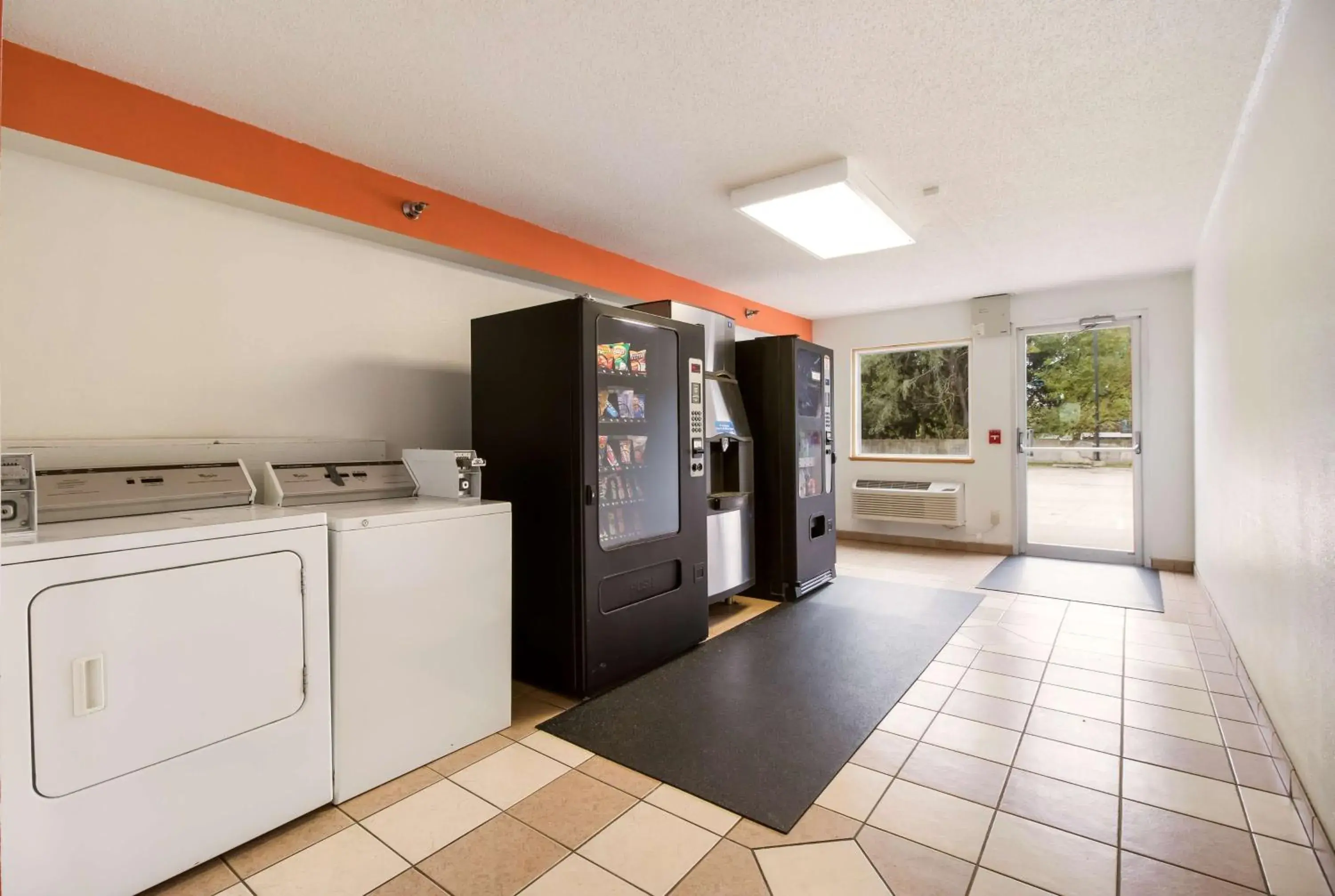 Property building in Motel 6-Davenport, IA Property building in Motel 6-Davenport, IA