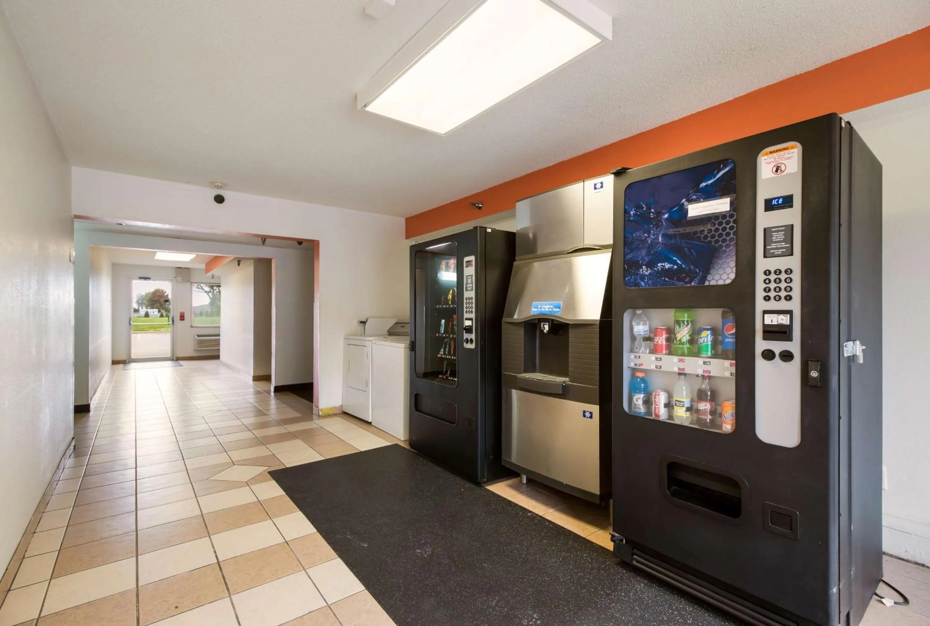 Property building in Motel 6-Davenport, IA