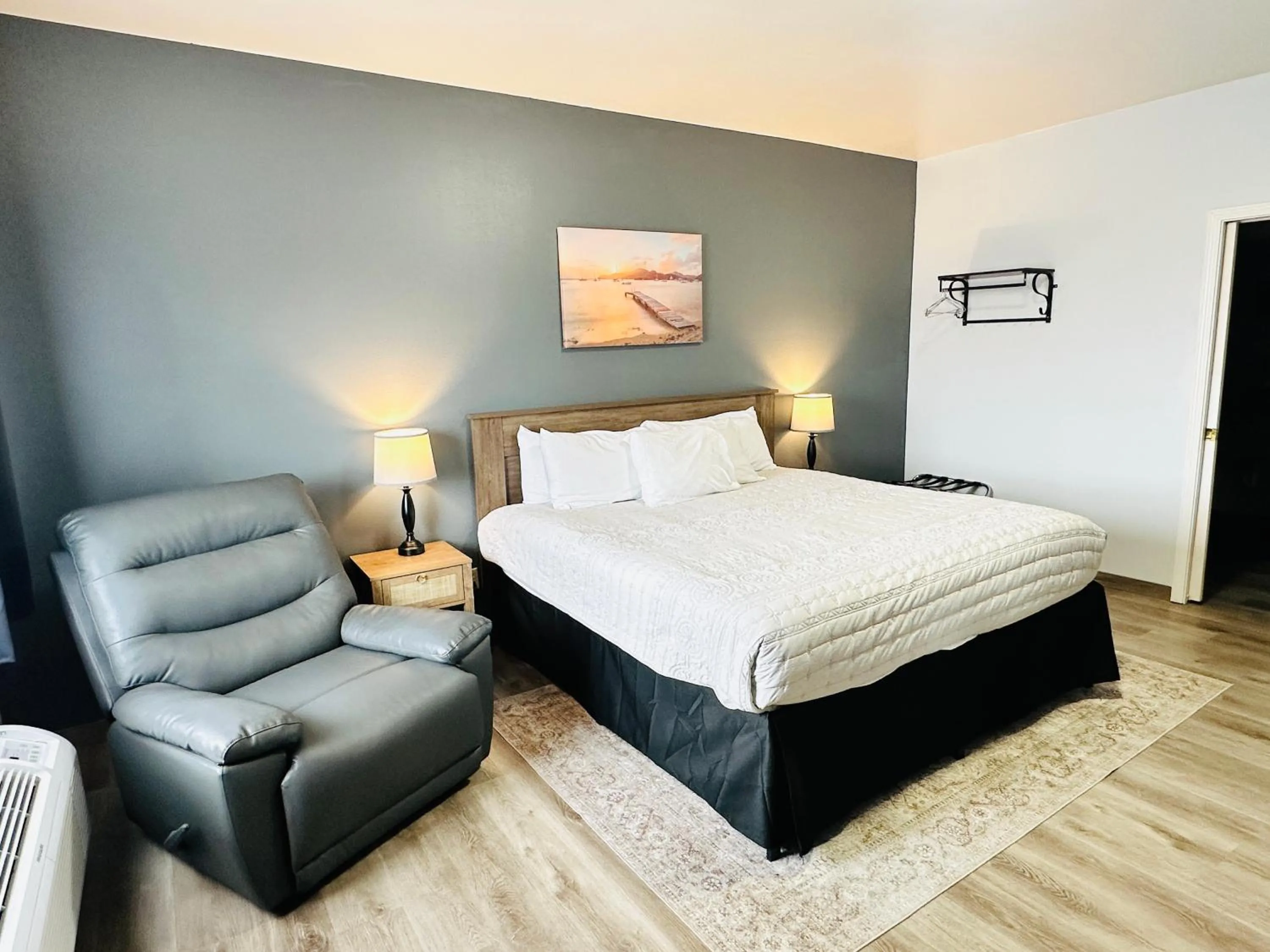 Bedroom, Bed in The Beaverhead Lodge