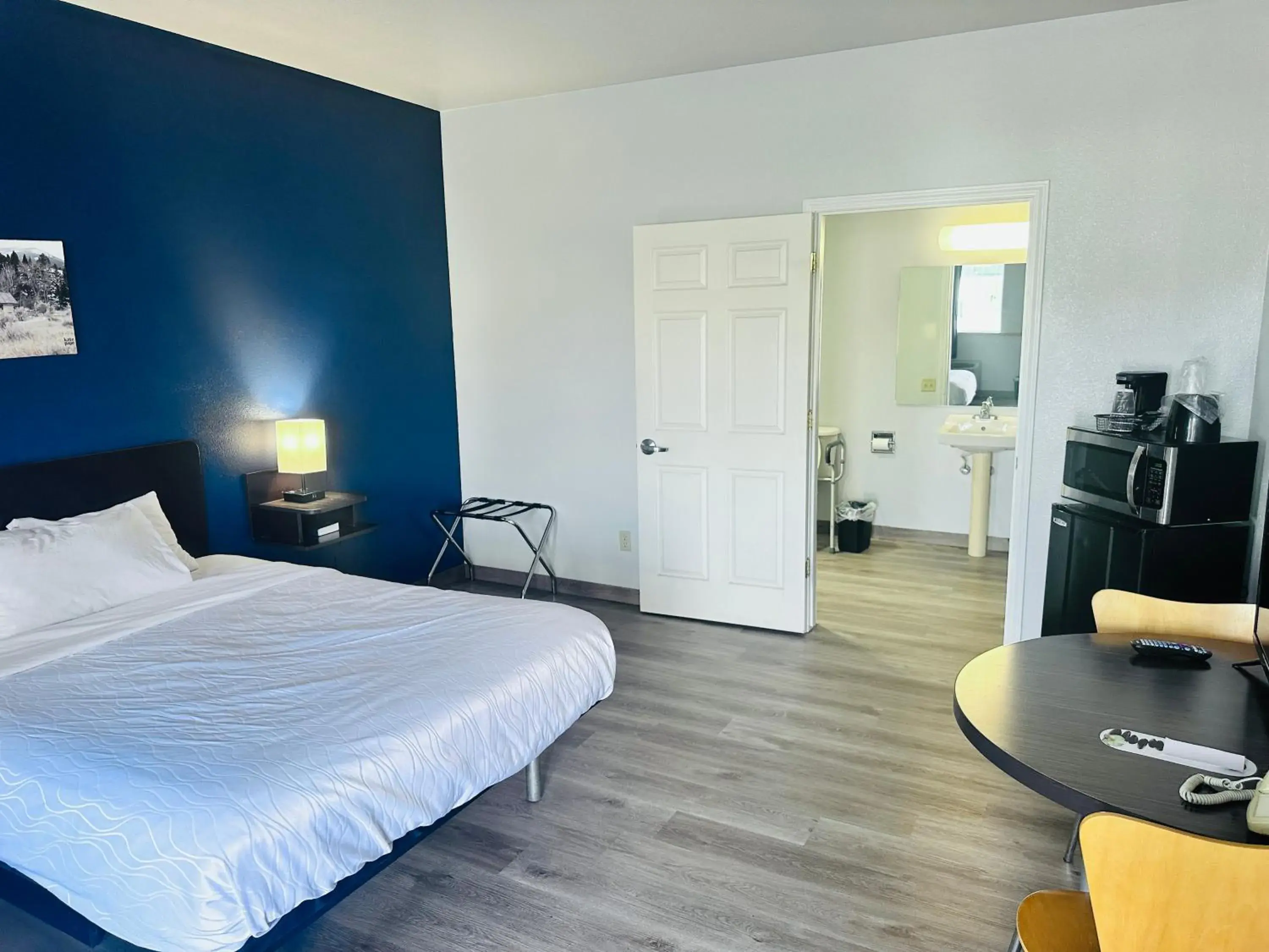 Bed in The Beaverhead Lodge Bed in The Beaverhead Lodge