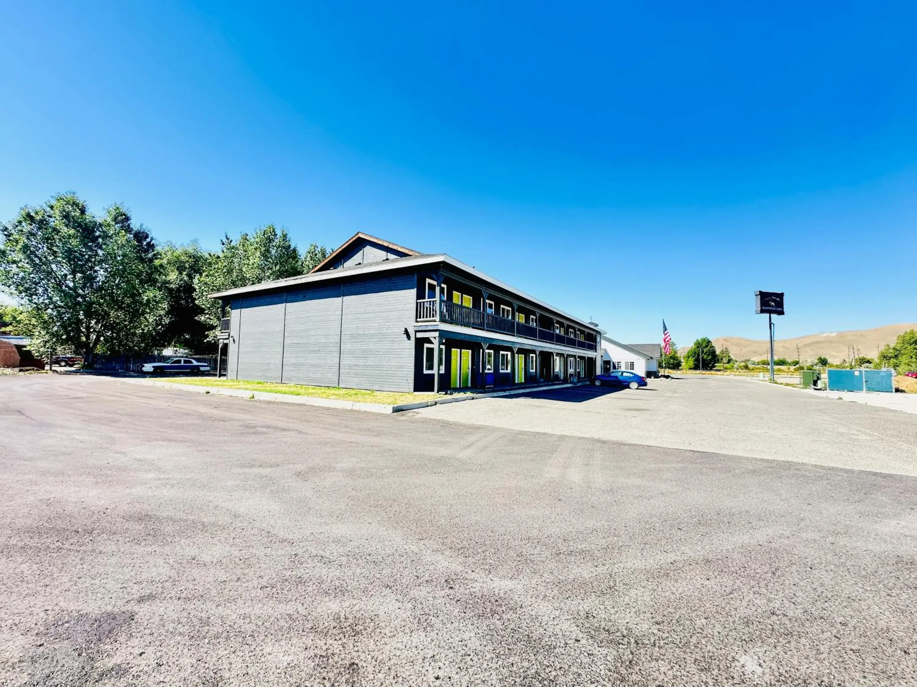 Property building in The Beaverhead Lodge Property building in The Beaverhead Lodge