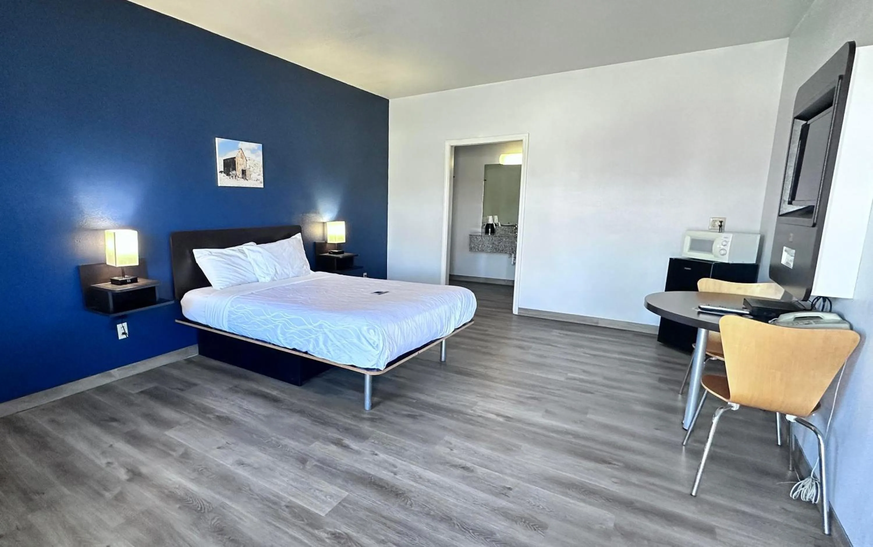 TV and multimedia, Bed in The Beaverhead Lodge