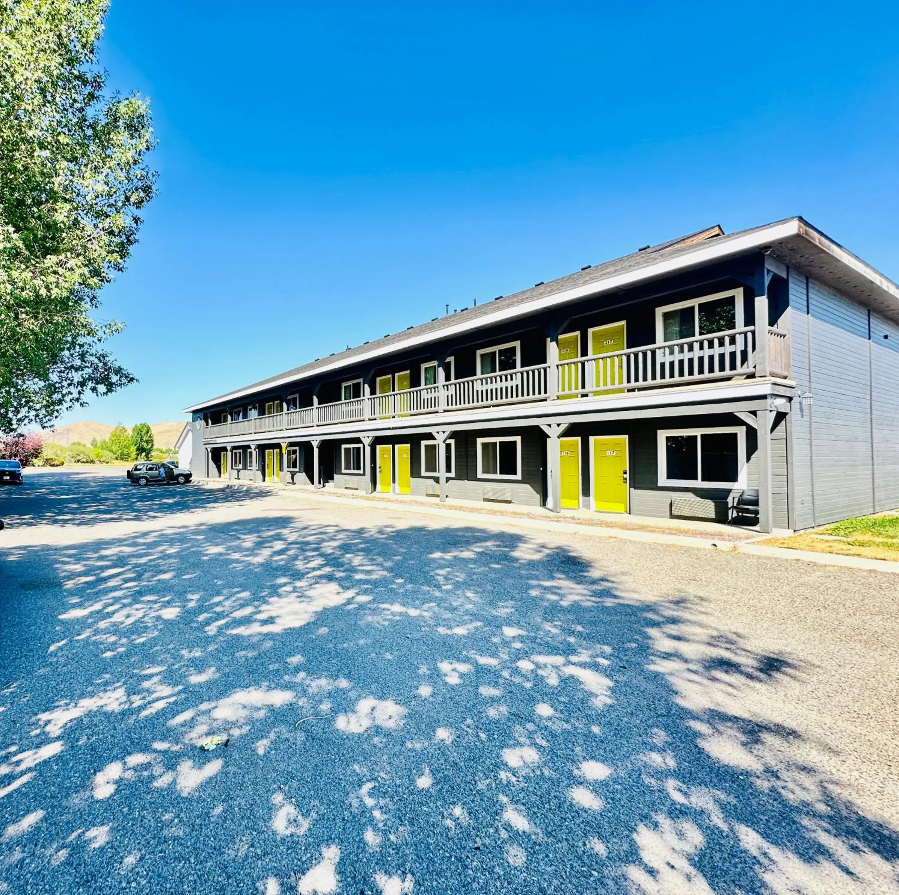 Property building in The Beaverhead Lodge Property building in The Beaverhead Lodge