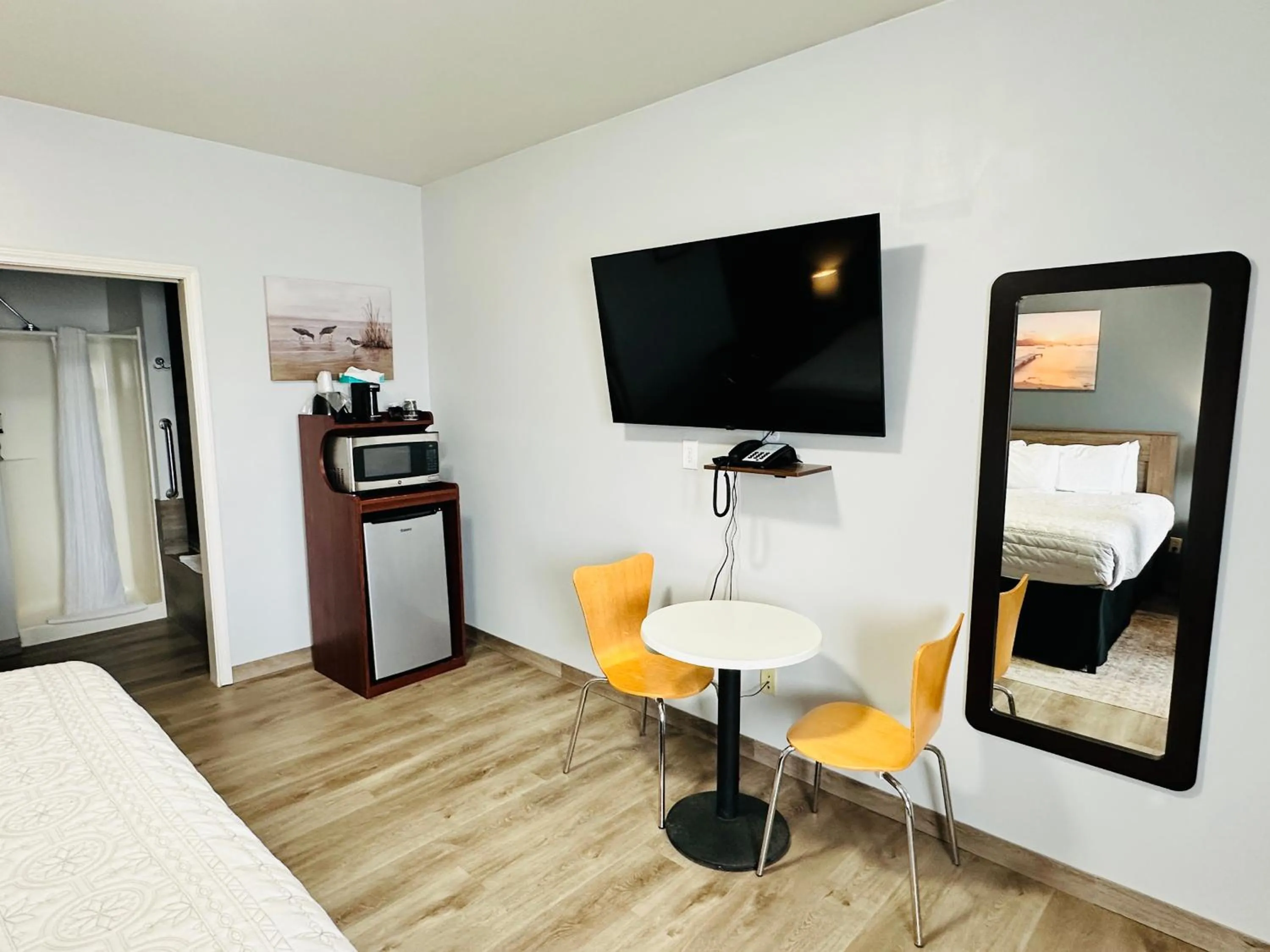 TV and multimedia, Bed in The Beaverhead Lodge