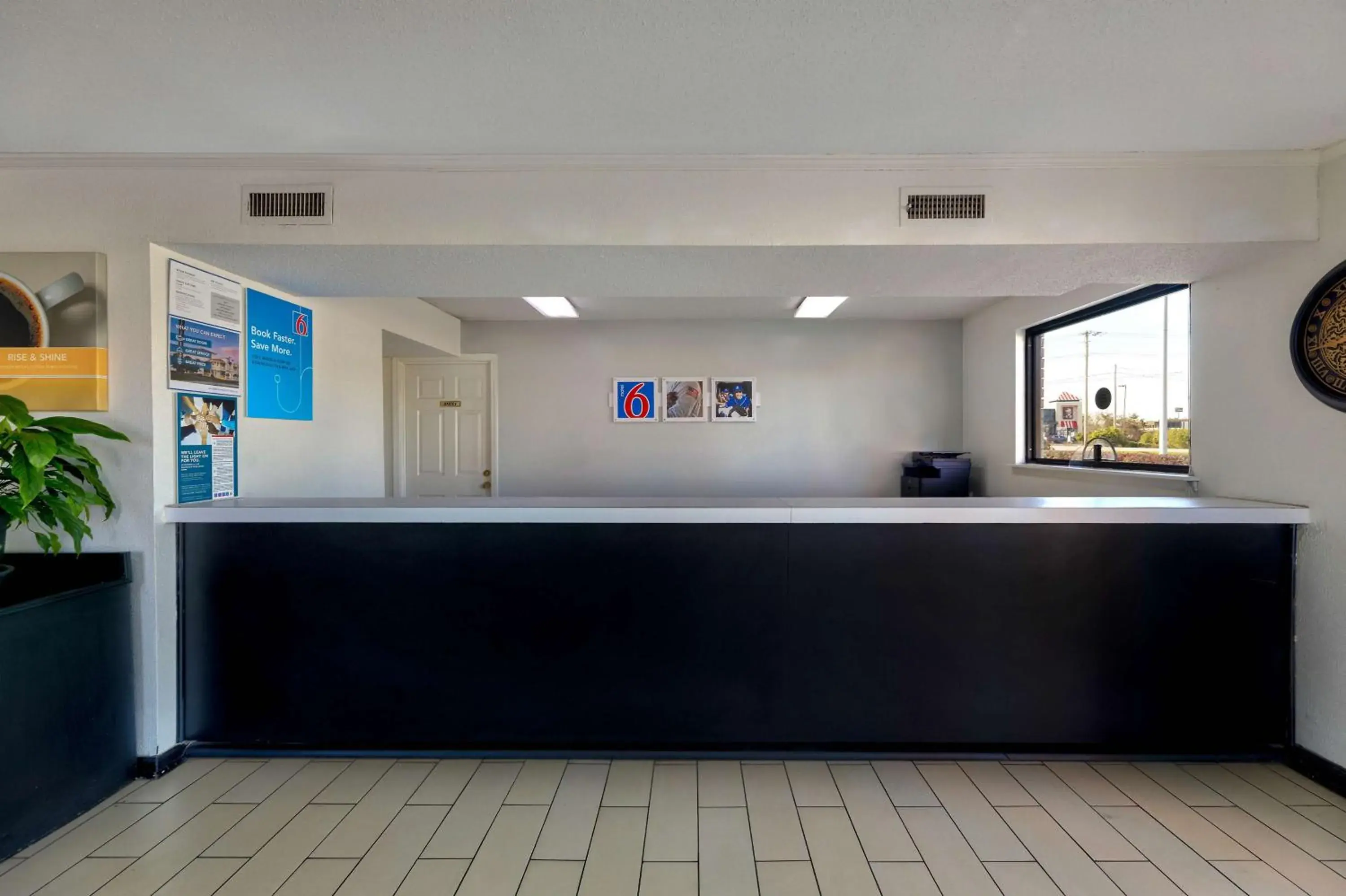 Lobby or reception in Motel 6-Cookeville, TN Lobby or reception in Motel 6-Cookeville, TN