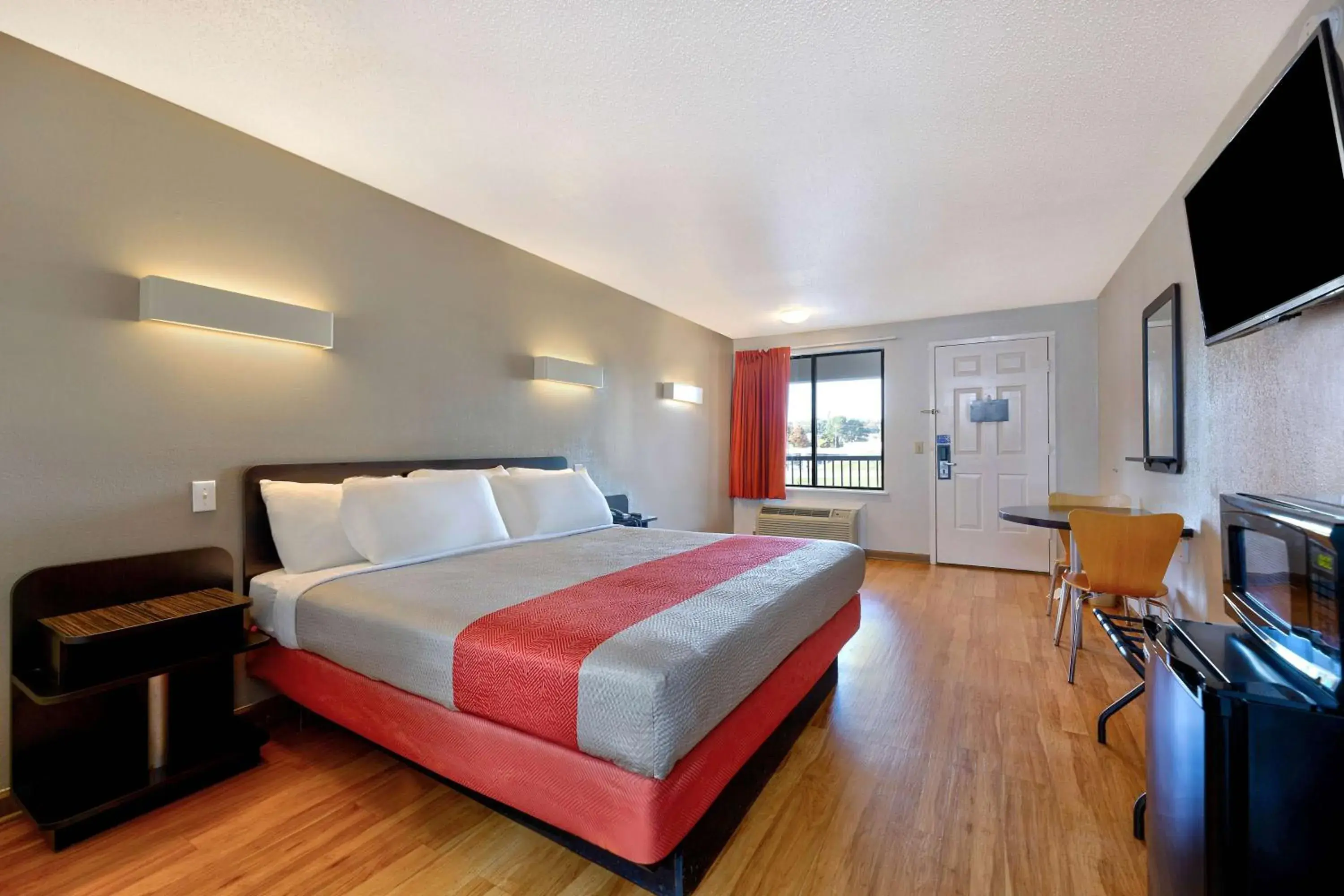 Photo of the whole room, Bed in Motel 6-Cookeville, TN Photo of the whole room, Bed in Motel 6-Cookeville, TN