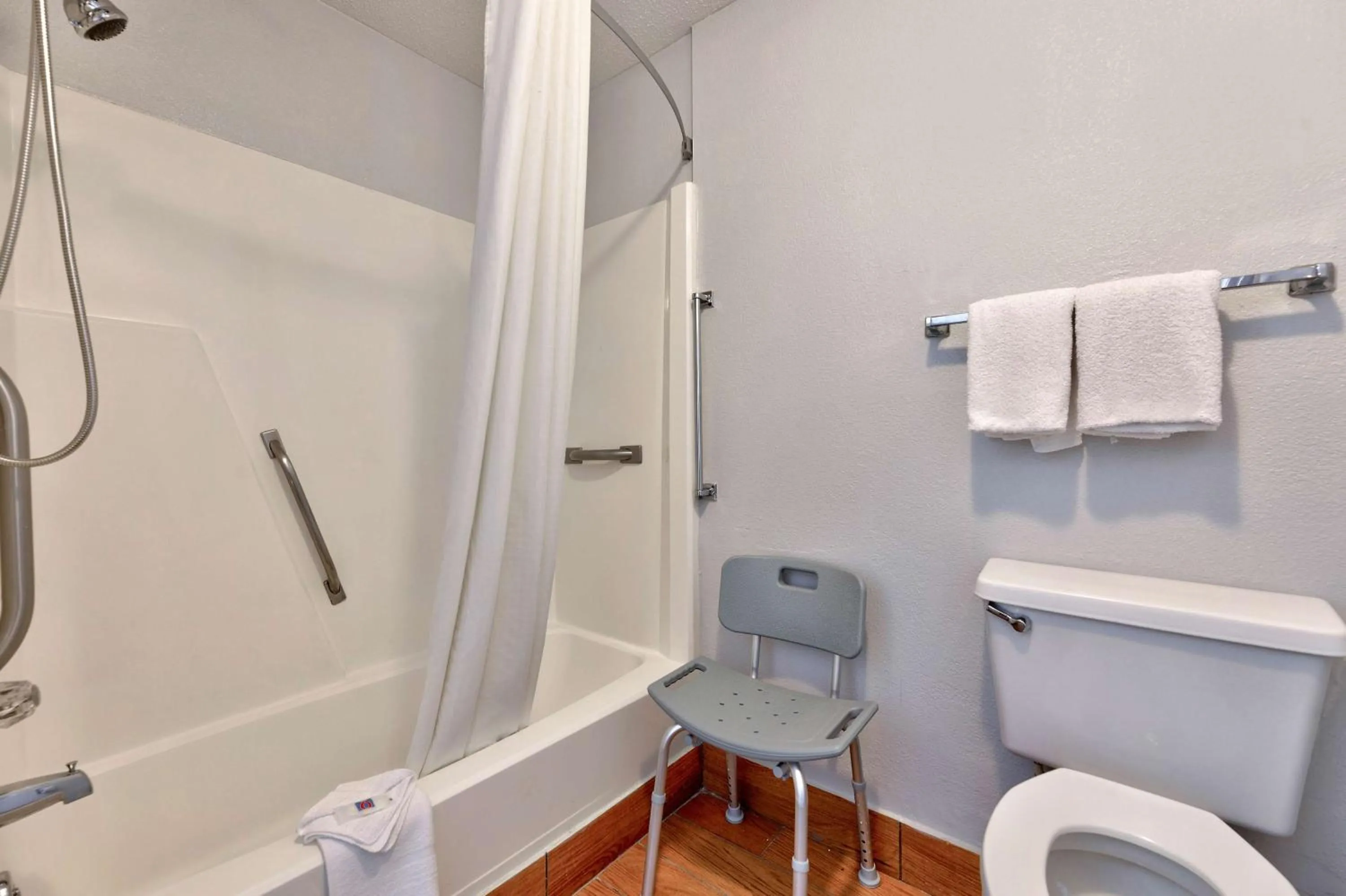 Photo of the whole room in Motel 6-Cookeville, TN